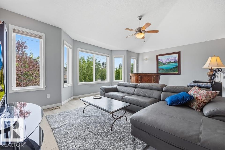 22 Bonin, Beaumont, AB - Indoor Photo Showing Living Room