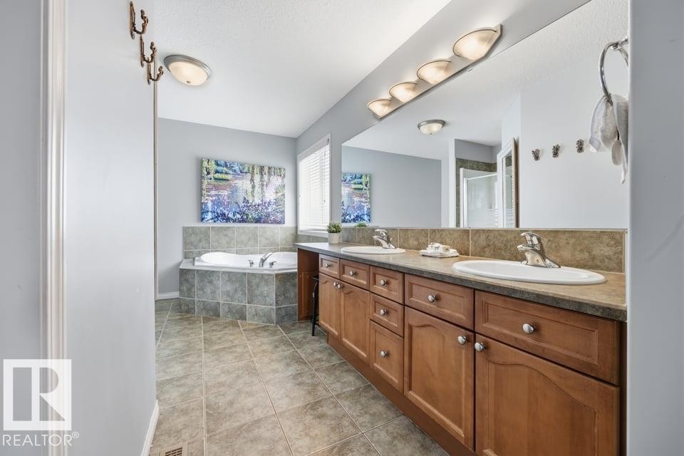 22 Bonin, Beaumont, AB - Indoor Photo Showing Bathroom