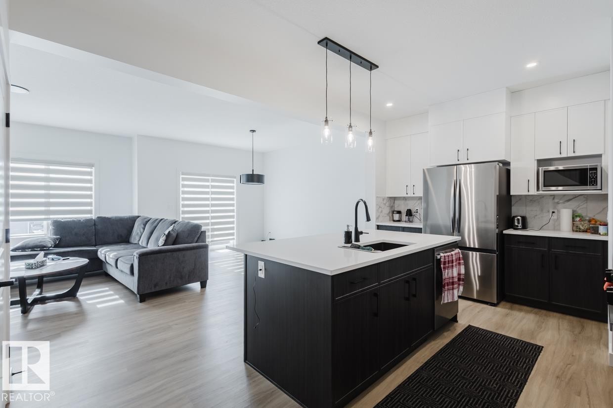 6411 27 Avenue Sw, Edmonton, AB - Indoor Photo Showing Kitchen With Upgraded Kitchen