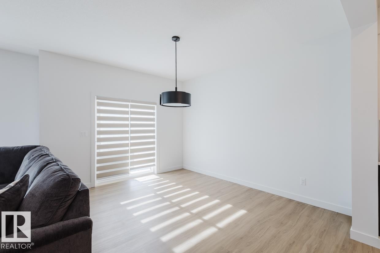 6411 27 Avenue Sw, Edmonton, AB - Indoor