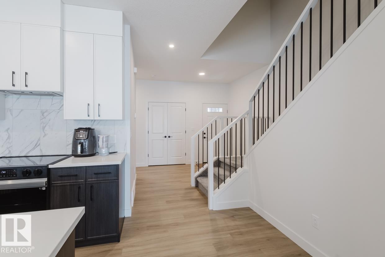6411 27 Avenue Sw, Edmonton, AB - Indoor