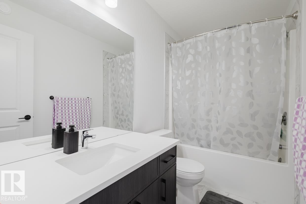 6411 27 Avenue Sw, Edmonton, AB - Indoor Photo Showing Bathroom