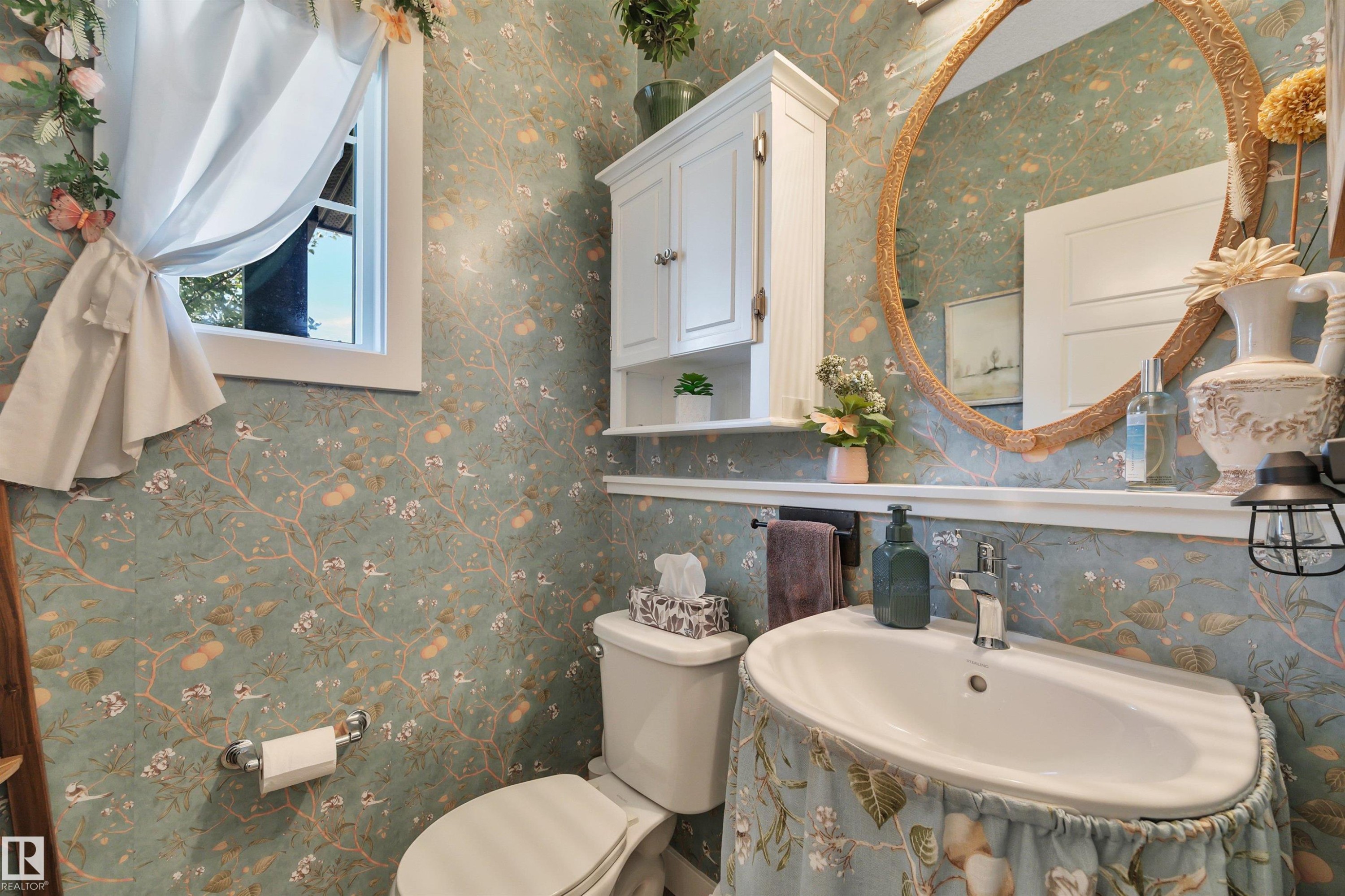 648 Orchards Boulevard Sw, Edmonton, AB - Indoor Photo Showing Bathroom