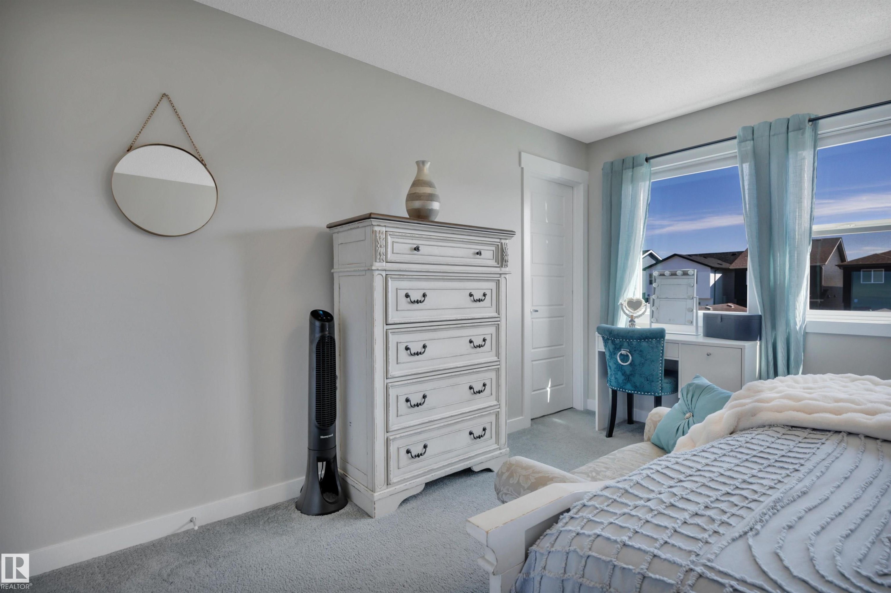 648 Orchards Boulevard Sw, Edmonton, AB - Indoor Photo Showing Bedroom