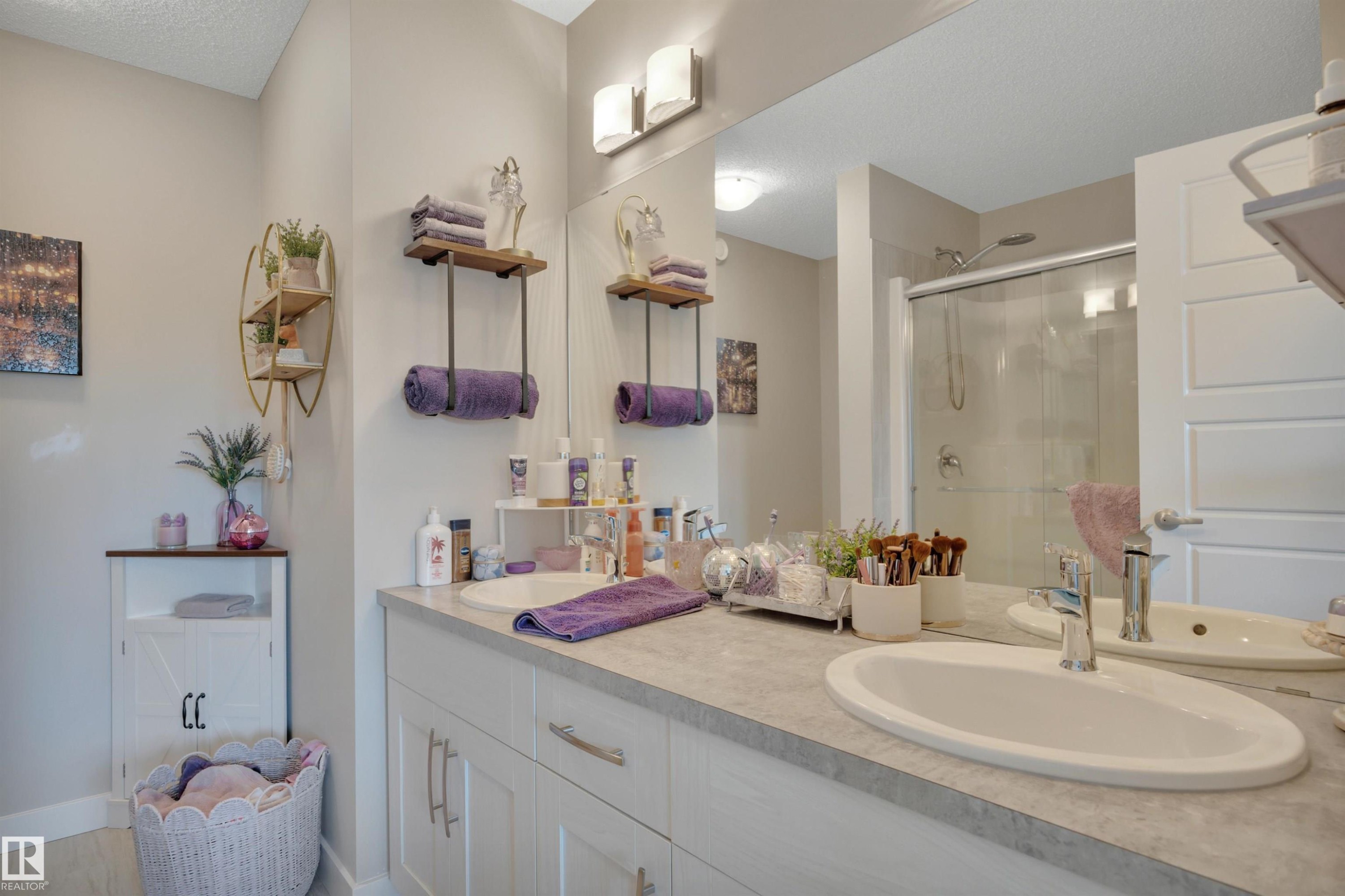 648 Orchards Boulevard Sw, Edmonton, AB - Indoor Photo Showing Bathroom