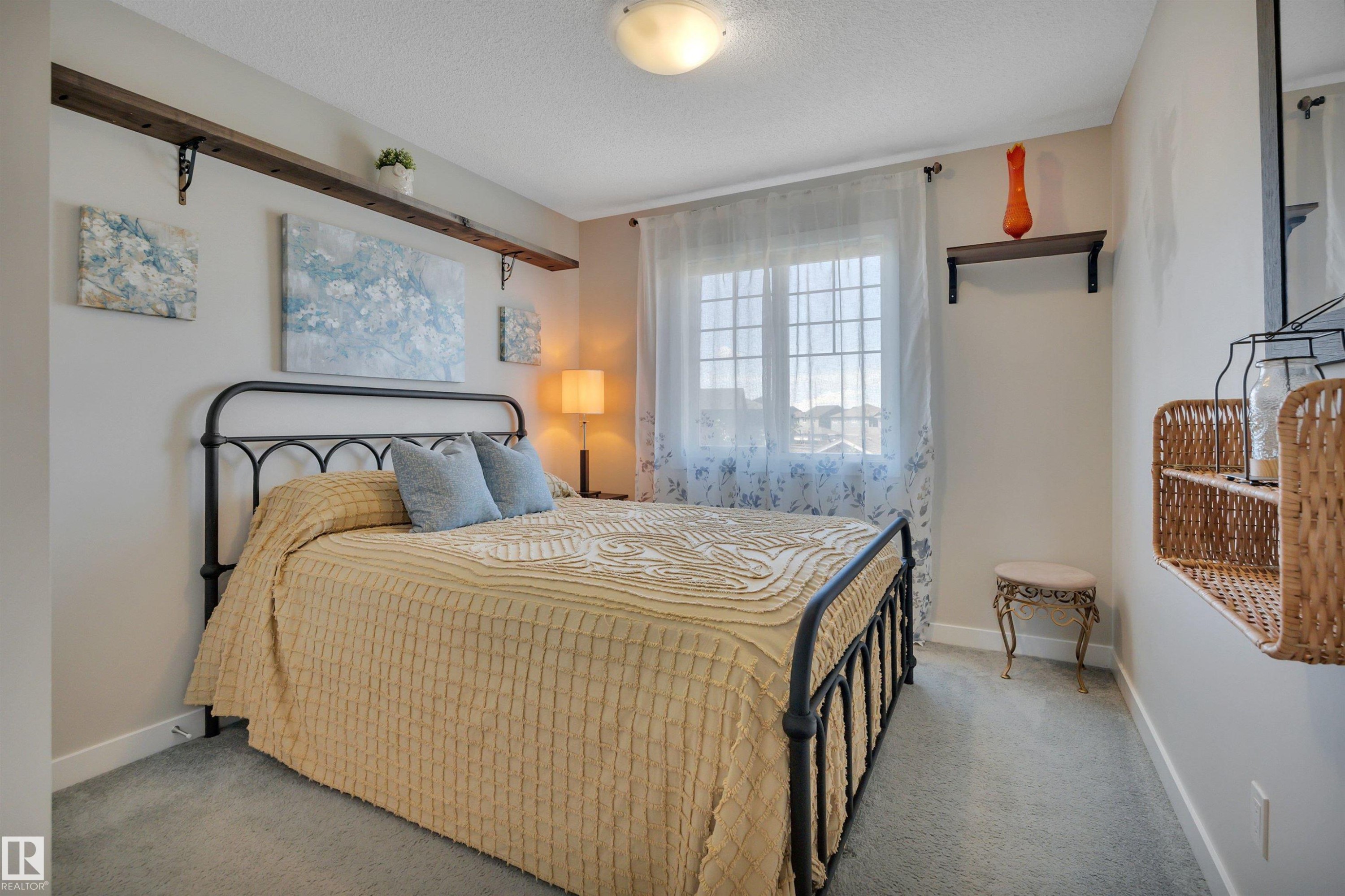 648 Orchards Boulevard Sw, Edmonton, AB - Indoor Photo Showing Bedroom