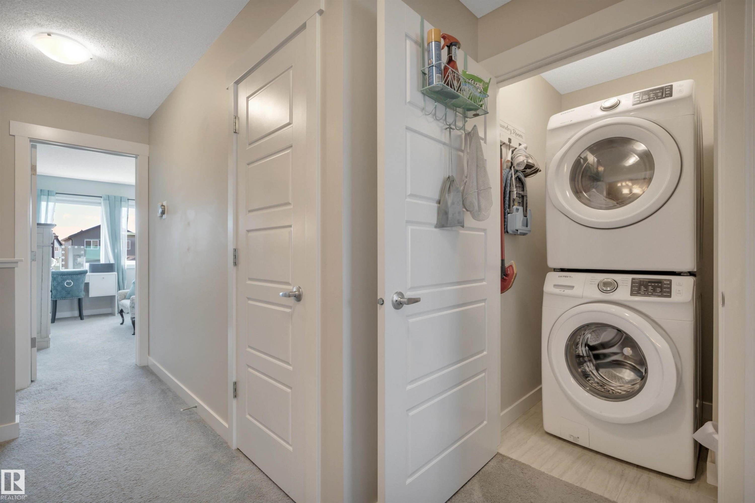 648 Orchards Boulevard Sw, Edmonton, AB - Indoor Photo Showing Laundry Room