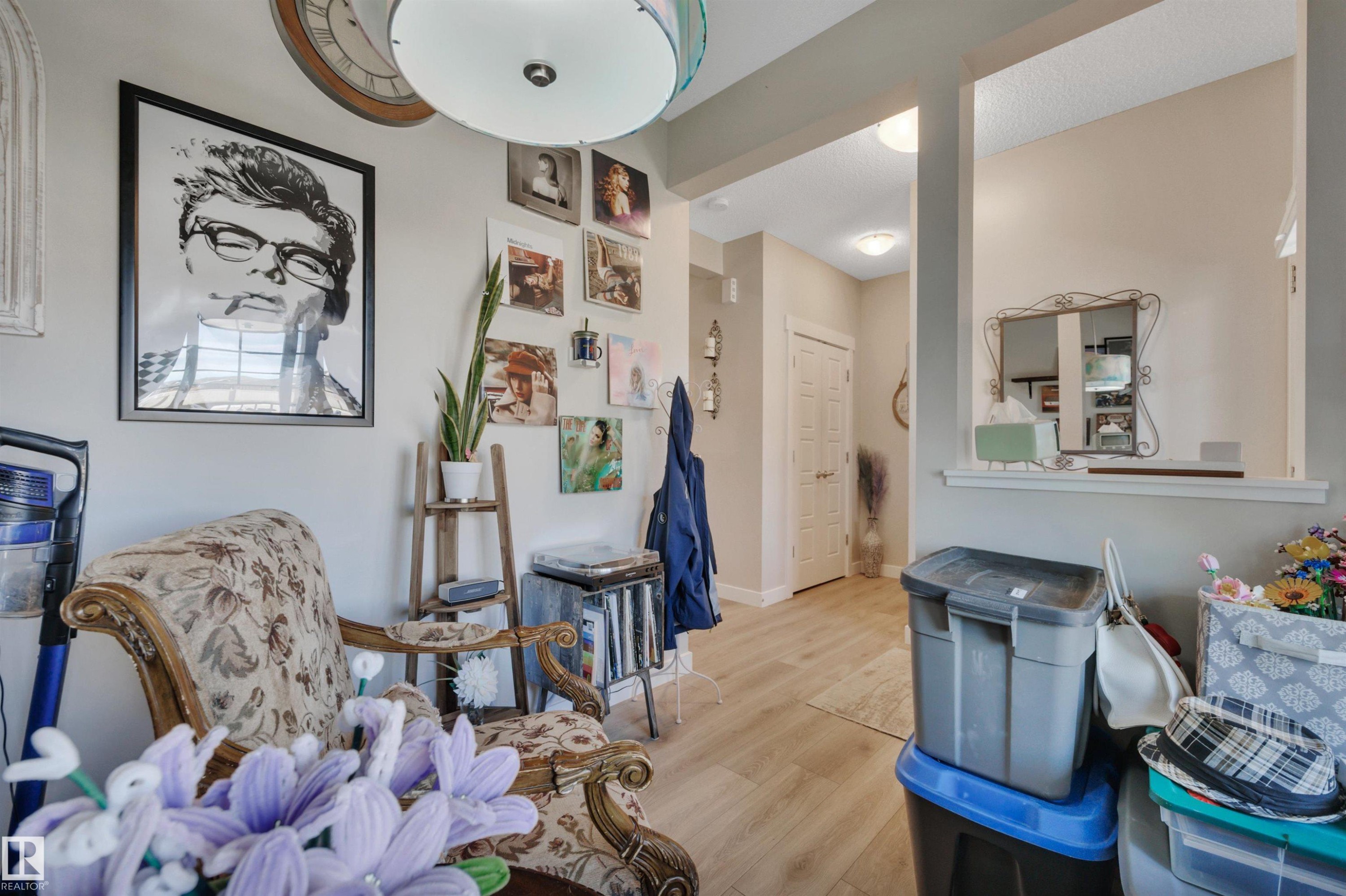 648 Orchards Boulevard Sw, Edmonton, AB - Indoor Photo Showing Other Room