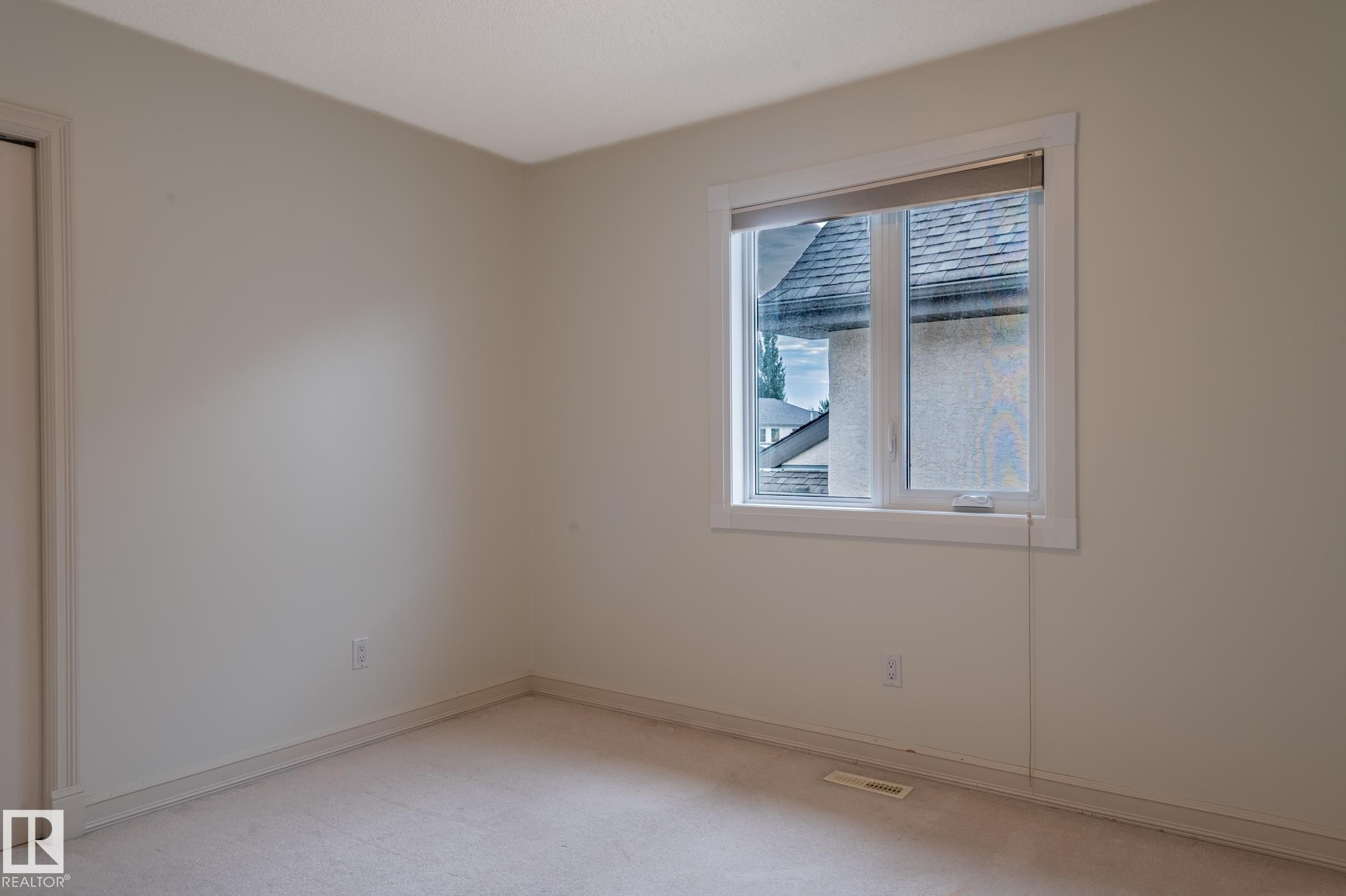 310 Livingstone Court Nw, Edmonton, AB - Indoor Photo Showing Other Room