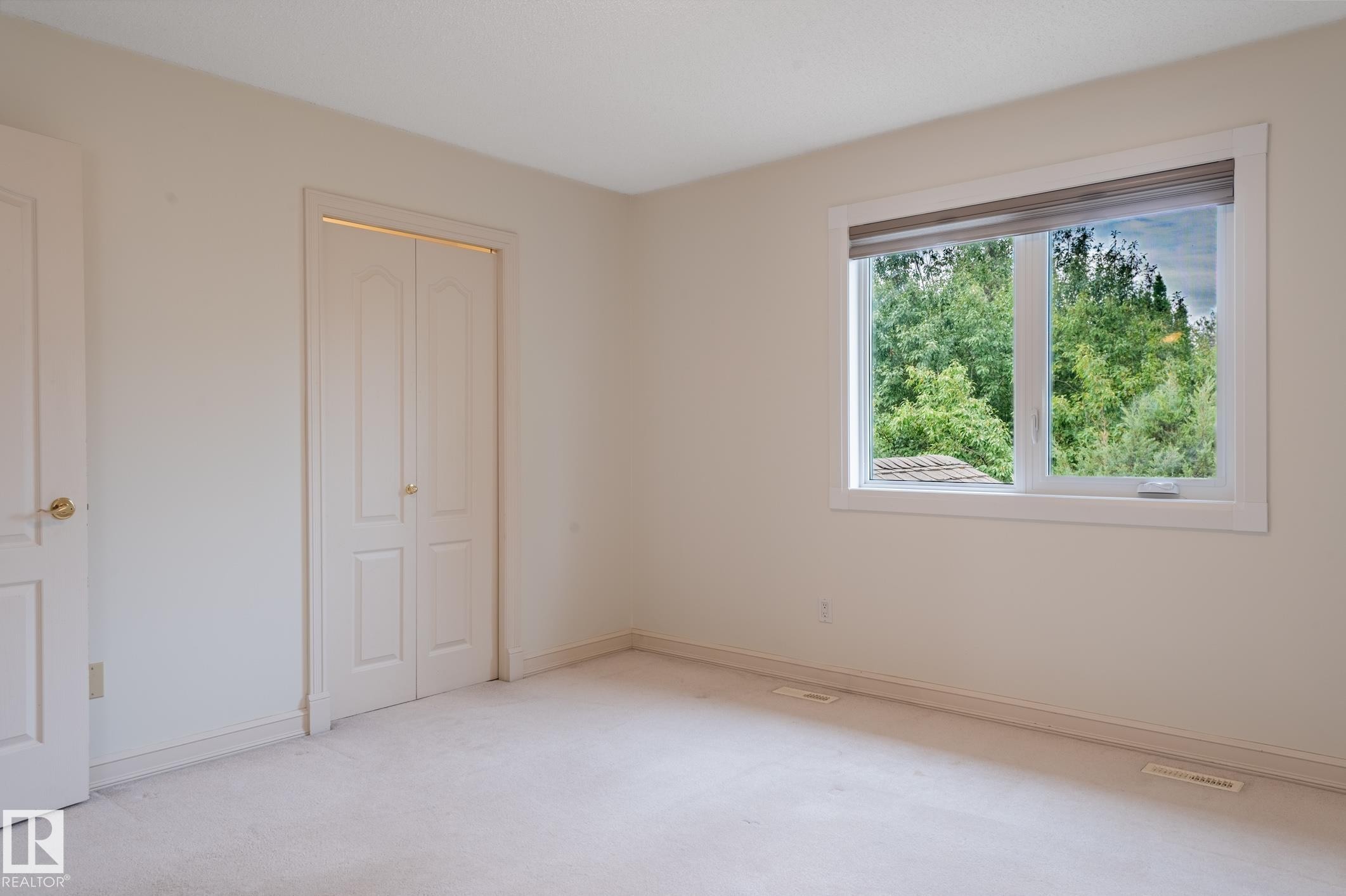 310 Livingstone Court Nw, Edmonton, AB - Indoor Photo Showing Other Room