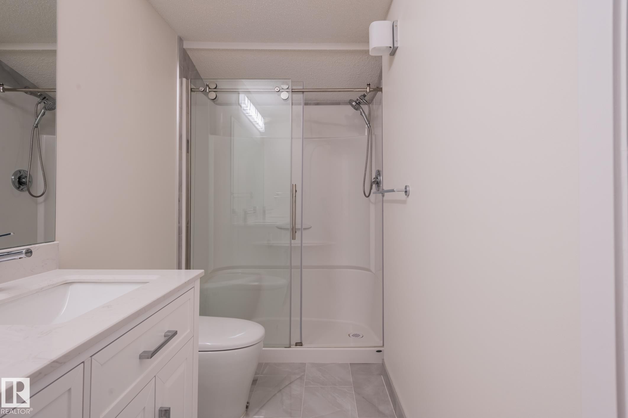 310 Livingstone Court Nw, Edmonton, AB - Indoor Photo Showing Bathroom