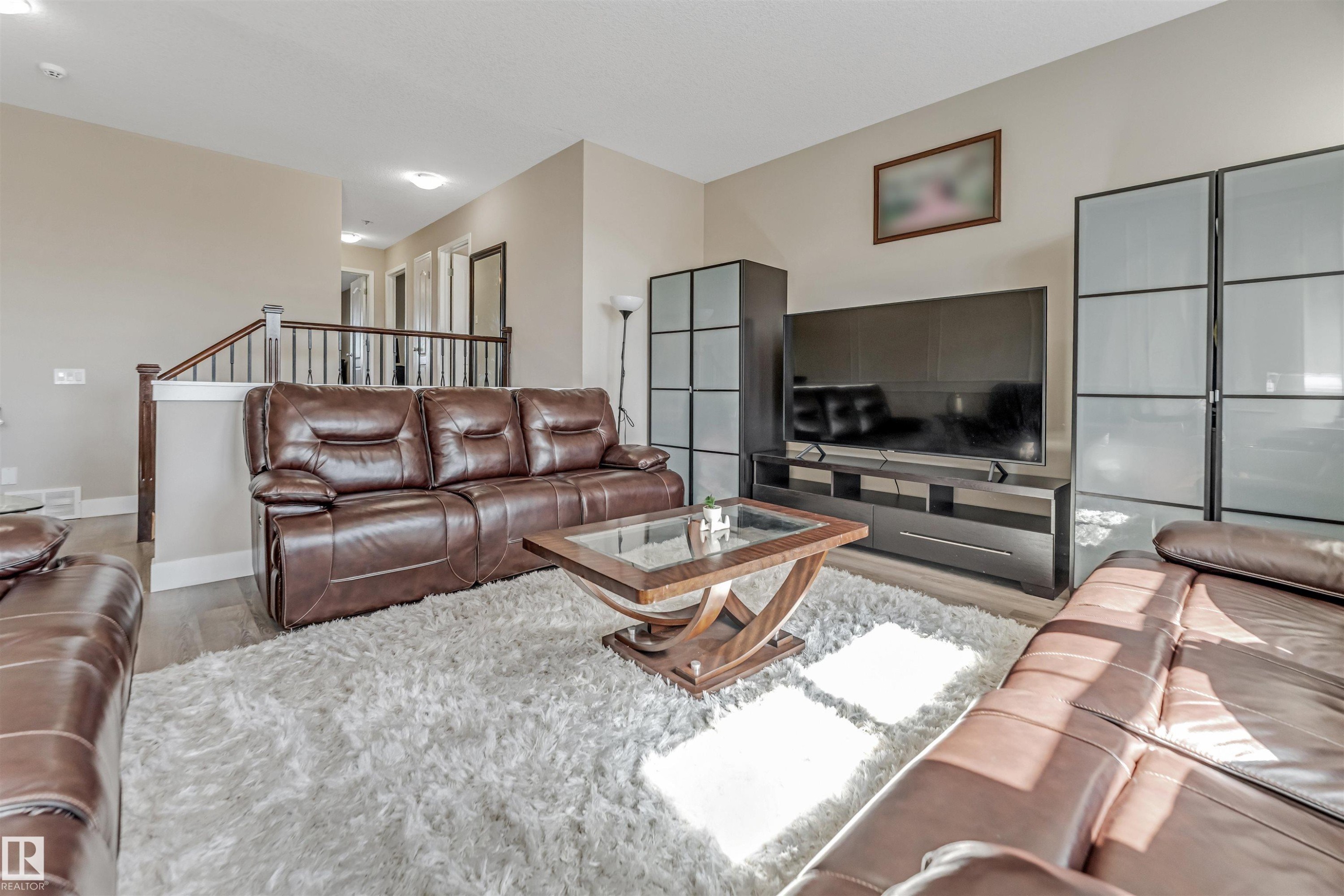 5156 2 Avenue Sw, Edmonton, AB - Indoor Photo Showing Living Room