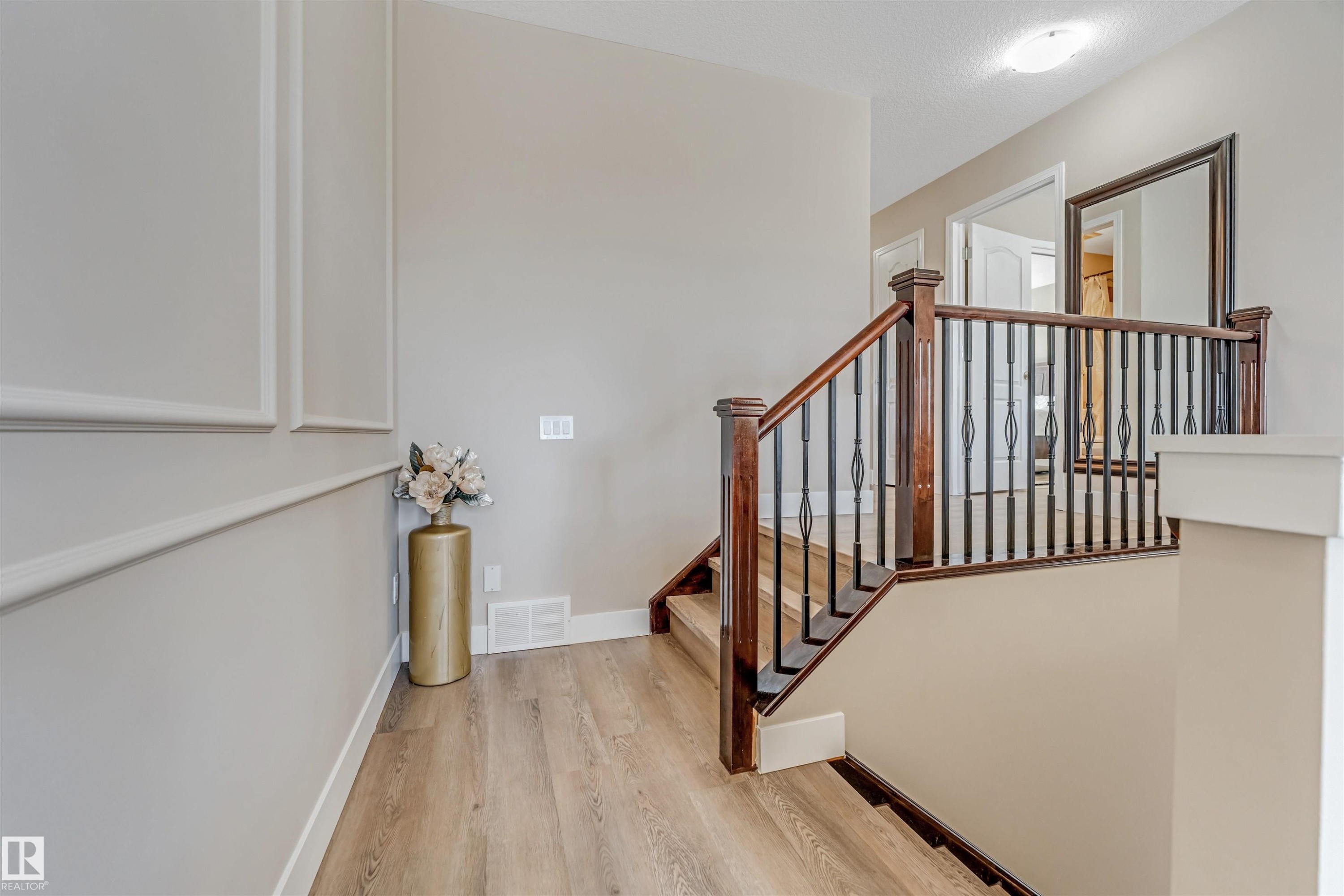 5156 2 Avenue Sw, Edmonton, AB - Indoor Photo Showing Other Room