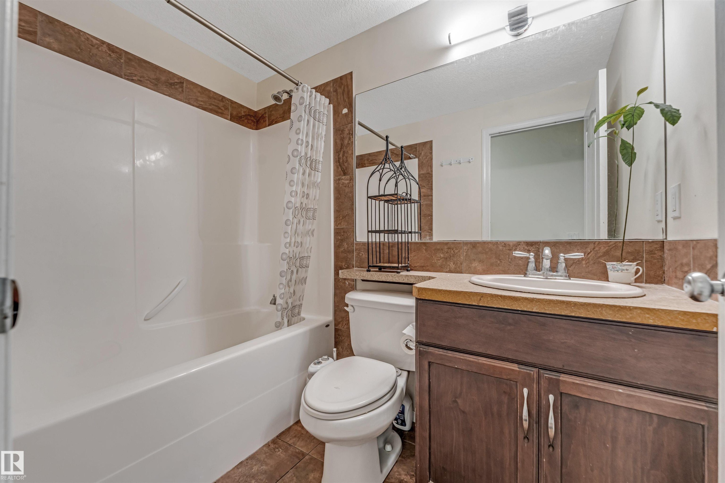 5156 2 Avenue Sw, Edmonton, AB - Indoor Photo Showing Bathroom