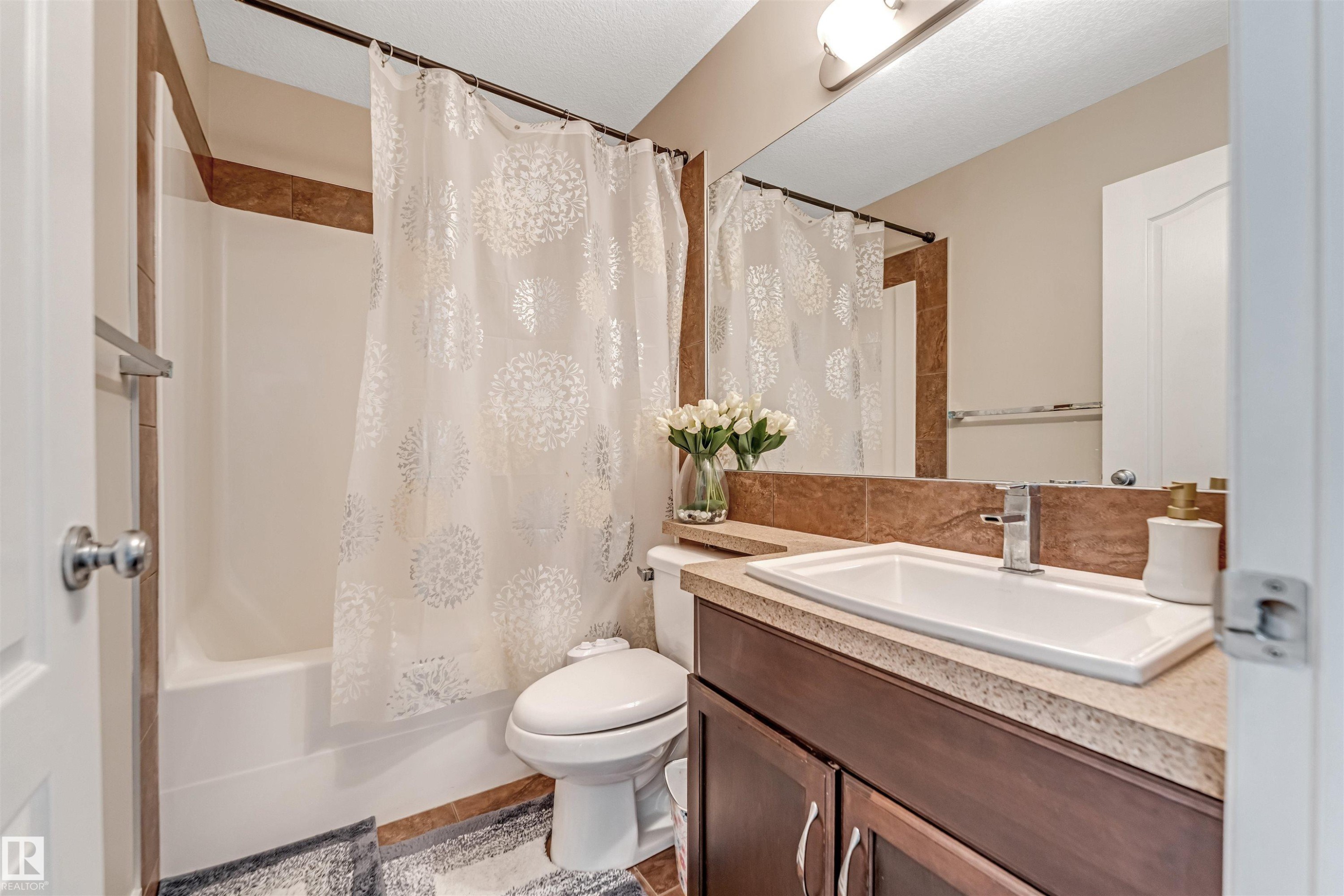 5156 2 Avenue Sw, Edmonton, AB - Indoor Photo Showing Bathroom