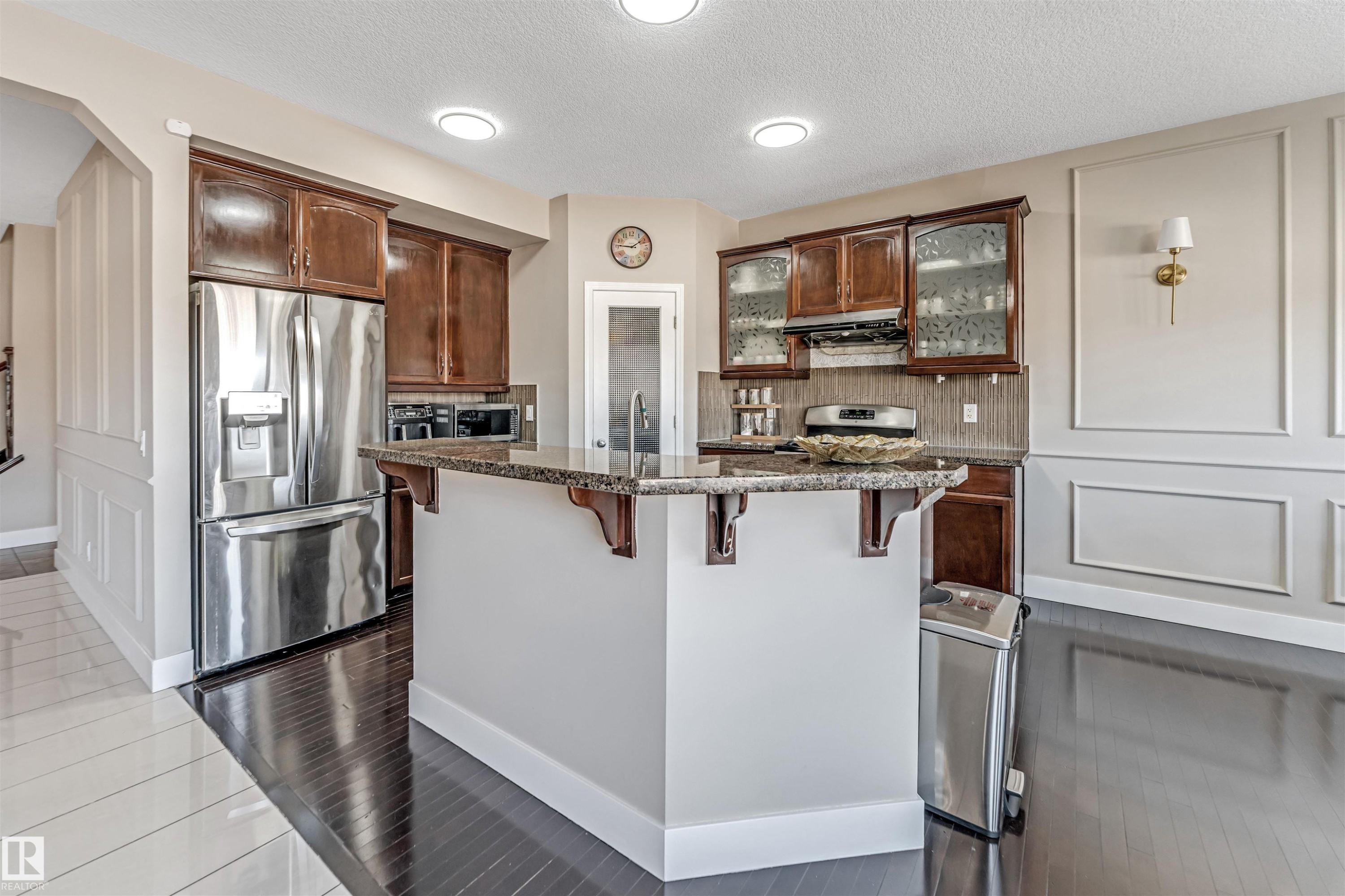 5156 2 Avenue Sw, Edmonton, AB - Indoor Photo Showing Kitchen With Upgraded Kitchen