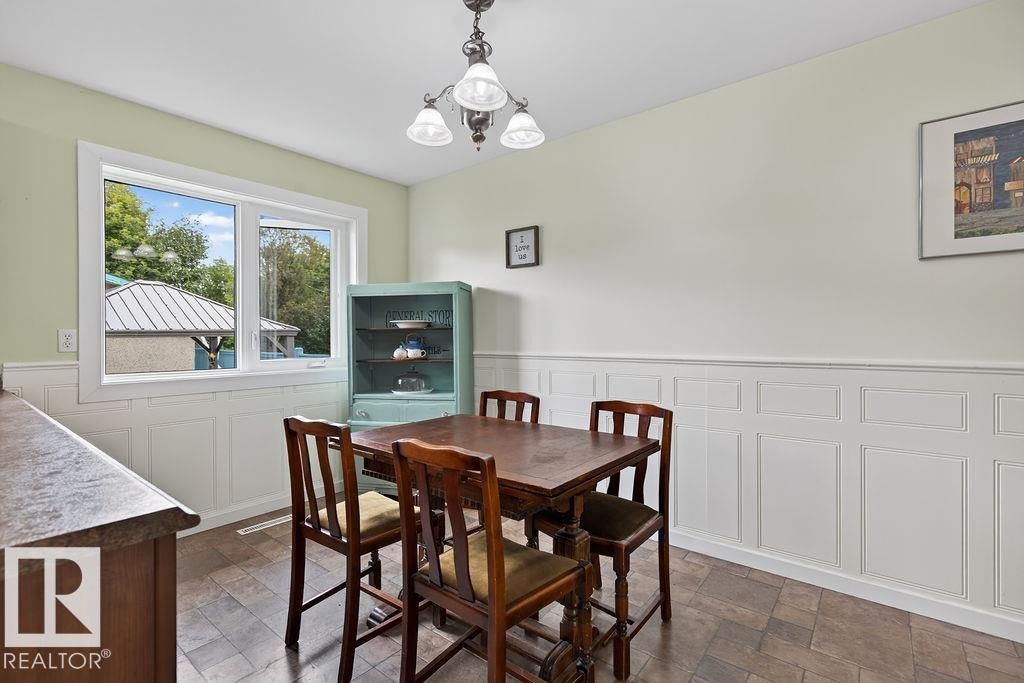 3824 114 Avenue Nw, Edmonton, AB - Indoor Photo Showing Dining Room