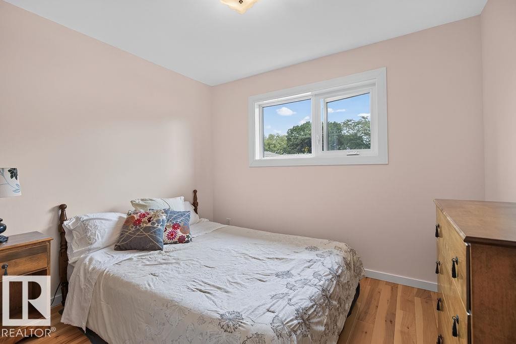 3824 114 Avenue Nw, Edmonton, AB - Indoor Photo Showing Bedroom