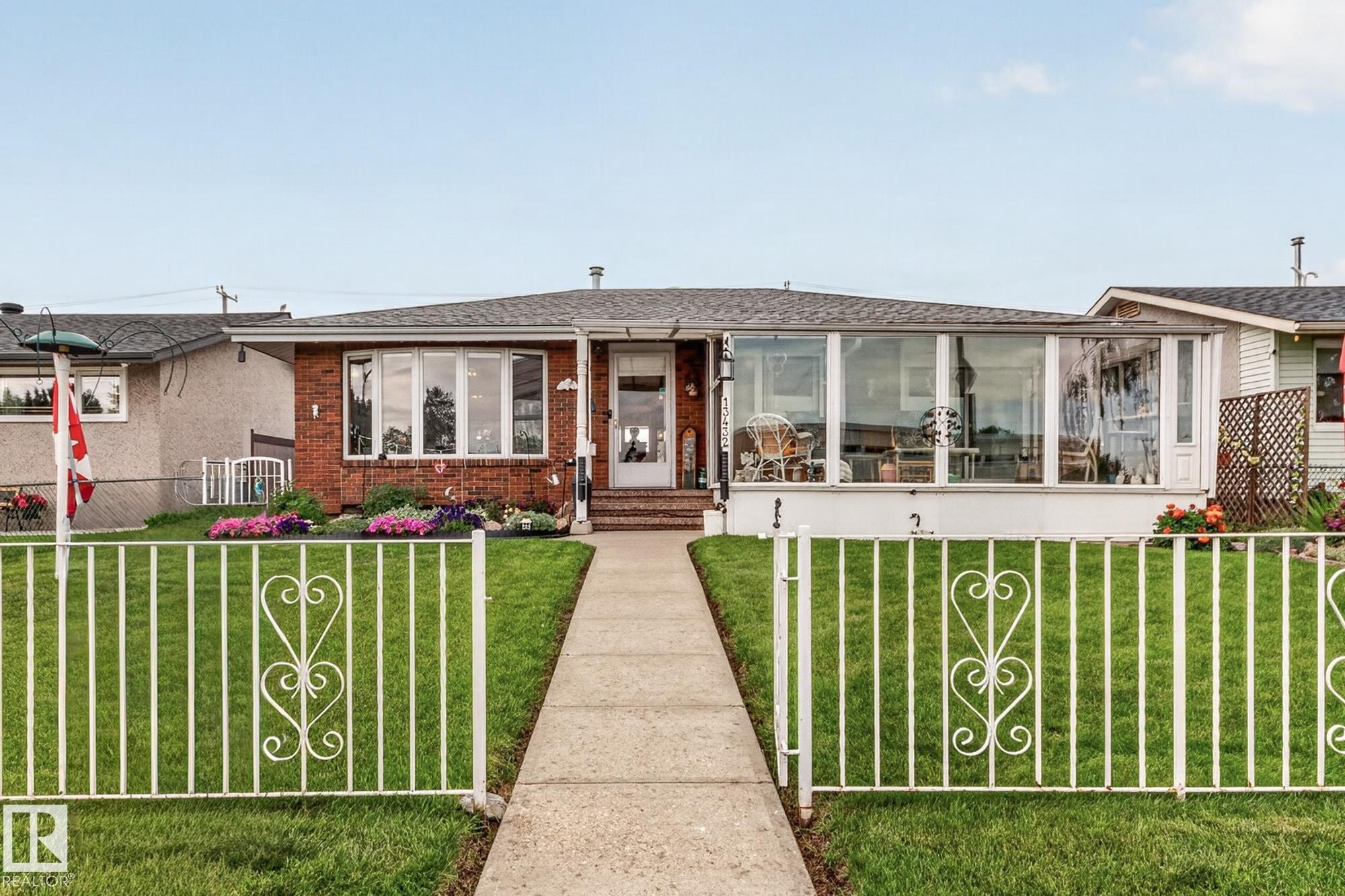 Red brick facade with a bay window - 13432 134 Street Nw, Edmonton, AB - Outdoor With Deck Patio Veranda