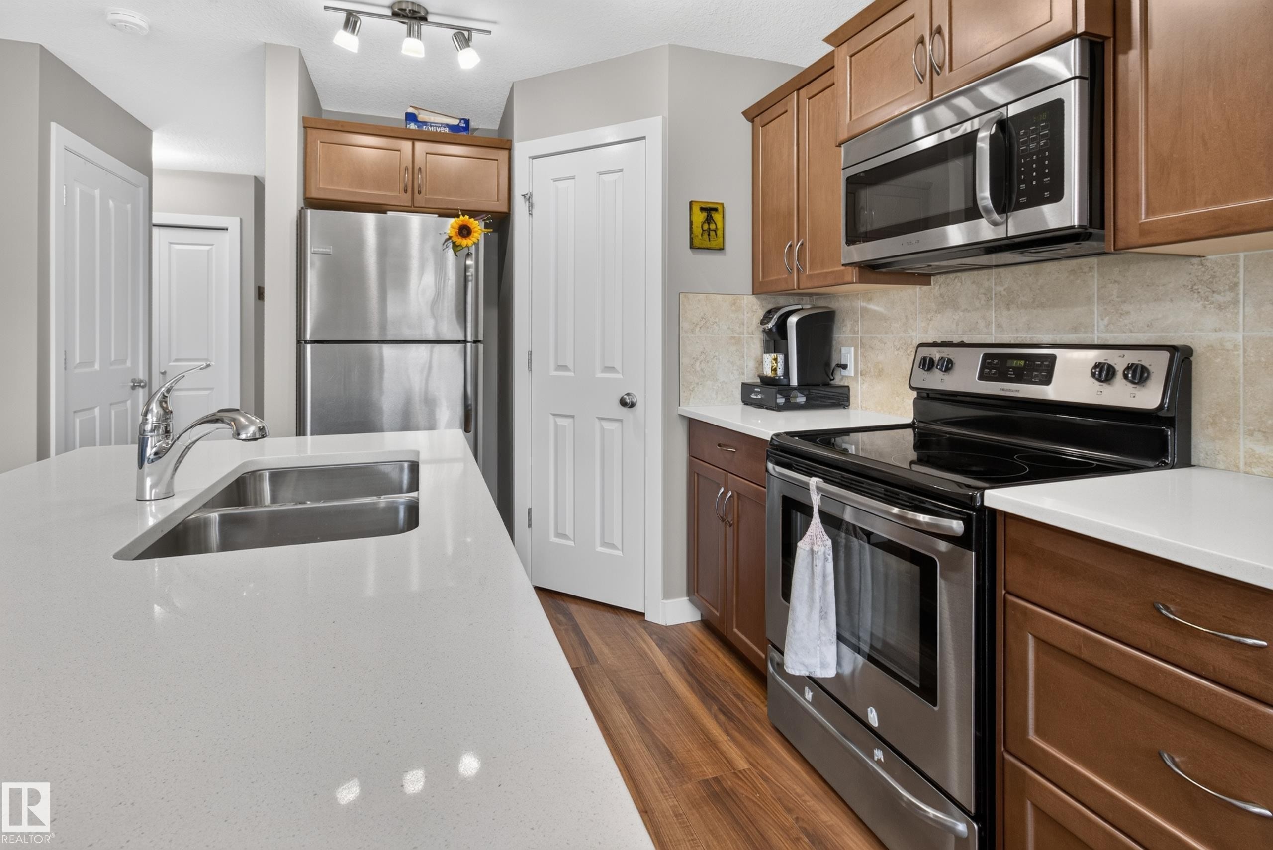 3520 9 Street Nw, Edmonton, AB - Indoor Photo Showing Kitchen With Double Sink