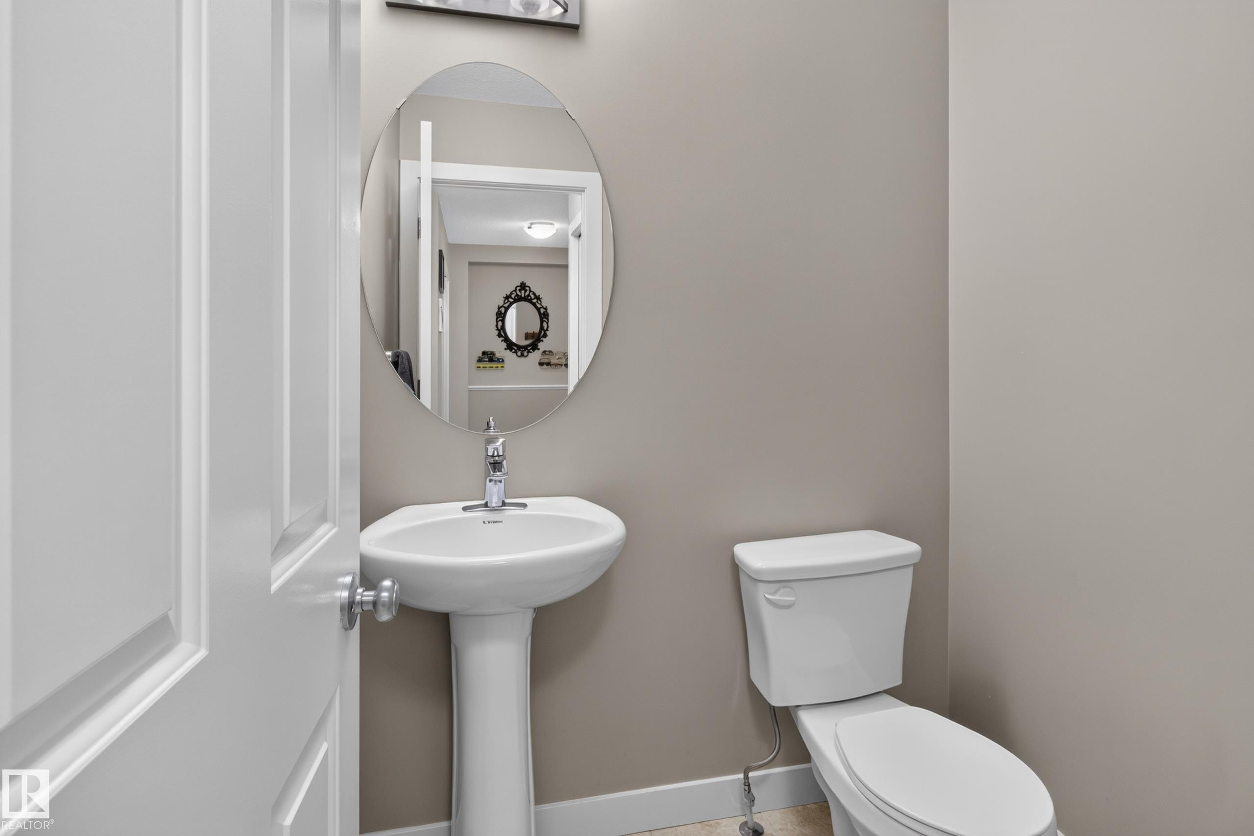 3520 9 Street Nw, Edmonton, AB - Indoor Photo Showing Bathroom