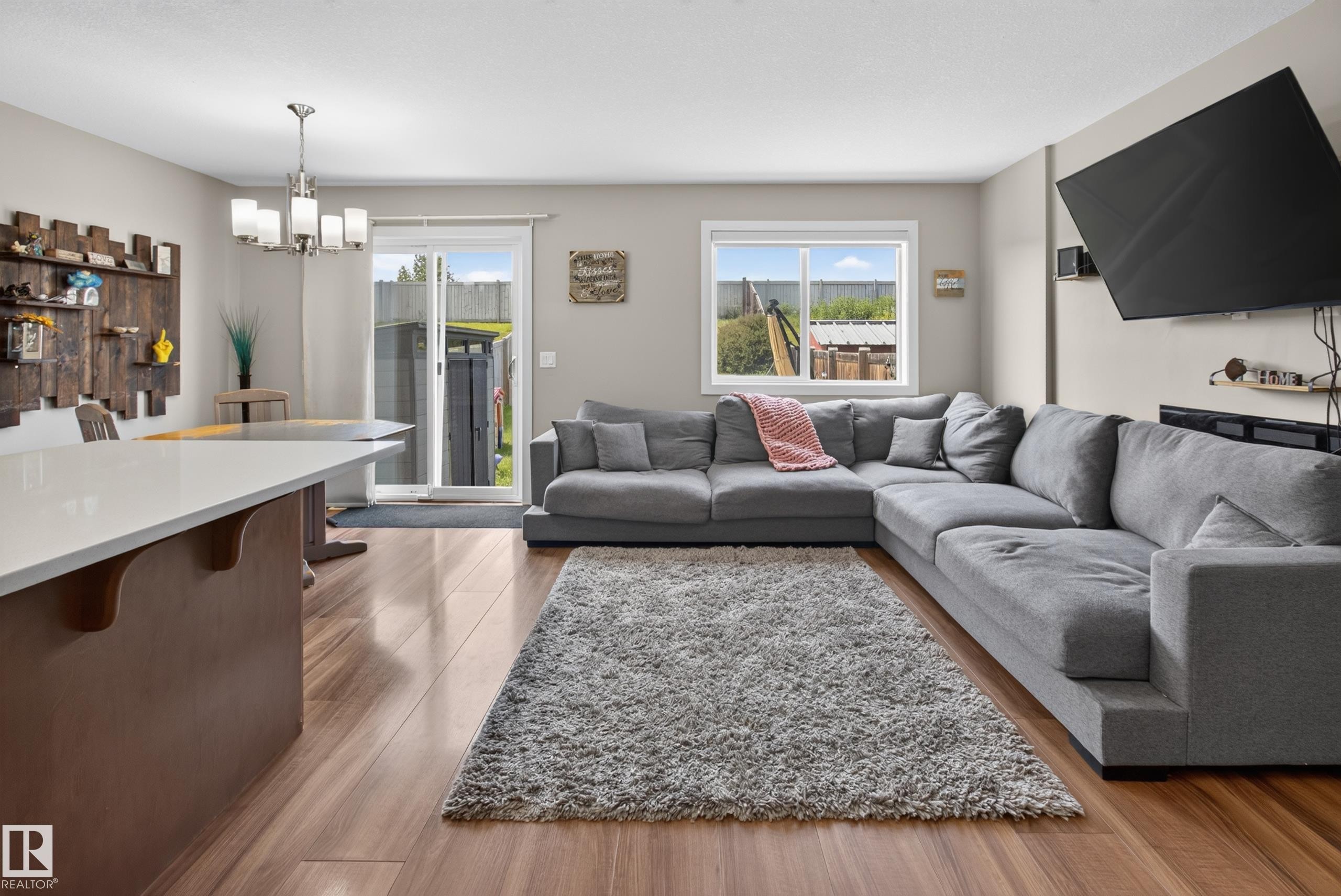 3520 9 Street Nw, Edmonton, AB - Indoor Photo Showing Living Room