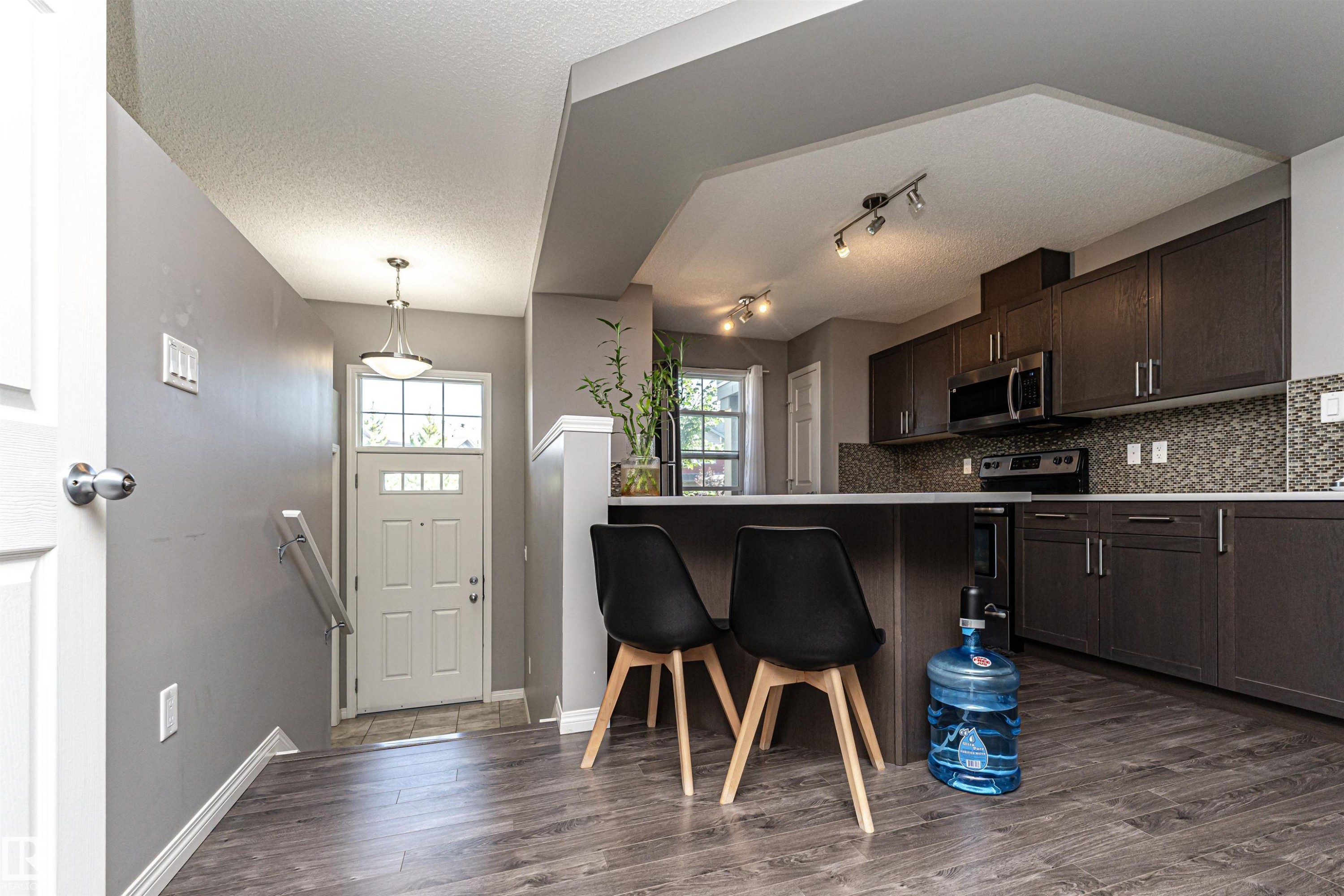 #22 4029 Orchards Dr Sw, Edmonton, AB - Indoor Photo Showing Kitchen