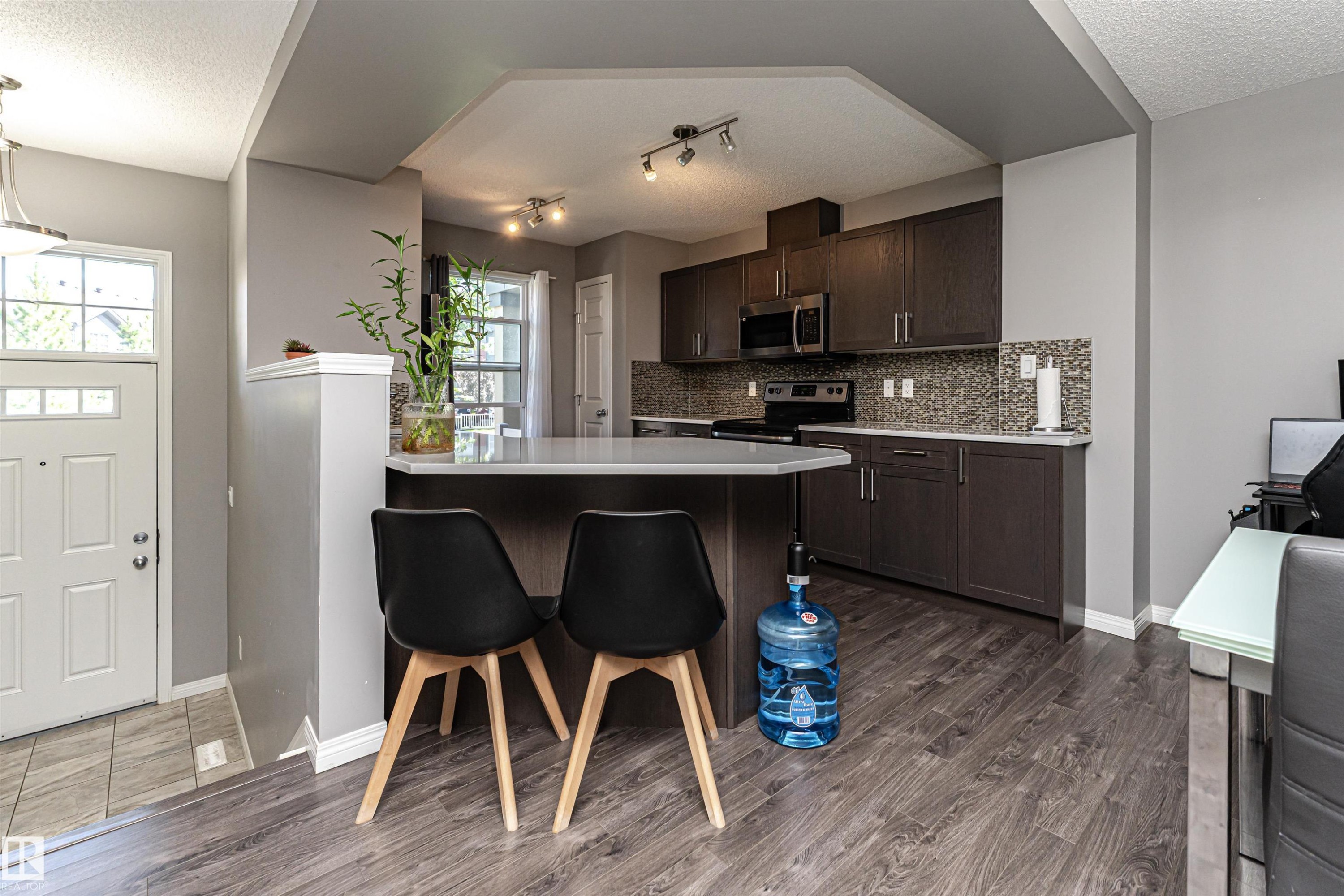 #22 4029 Orchards Dr Sw, Edmonton, AB - Indoor Photo Showing Kitchen With Upgraded Kitchen