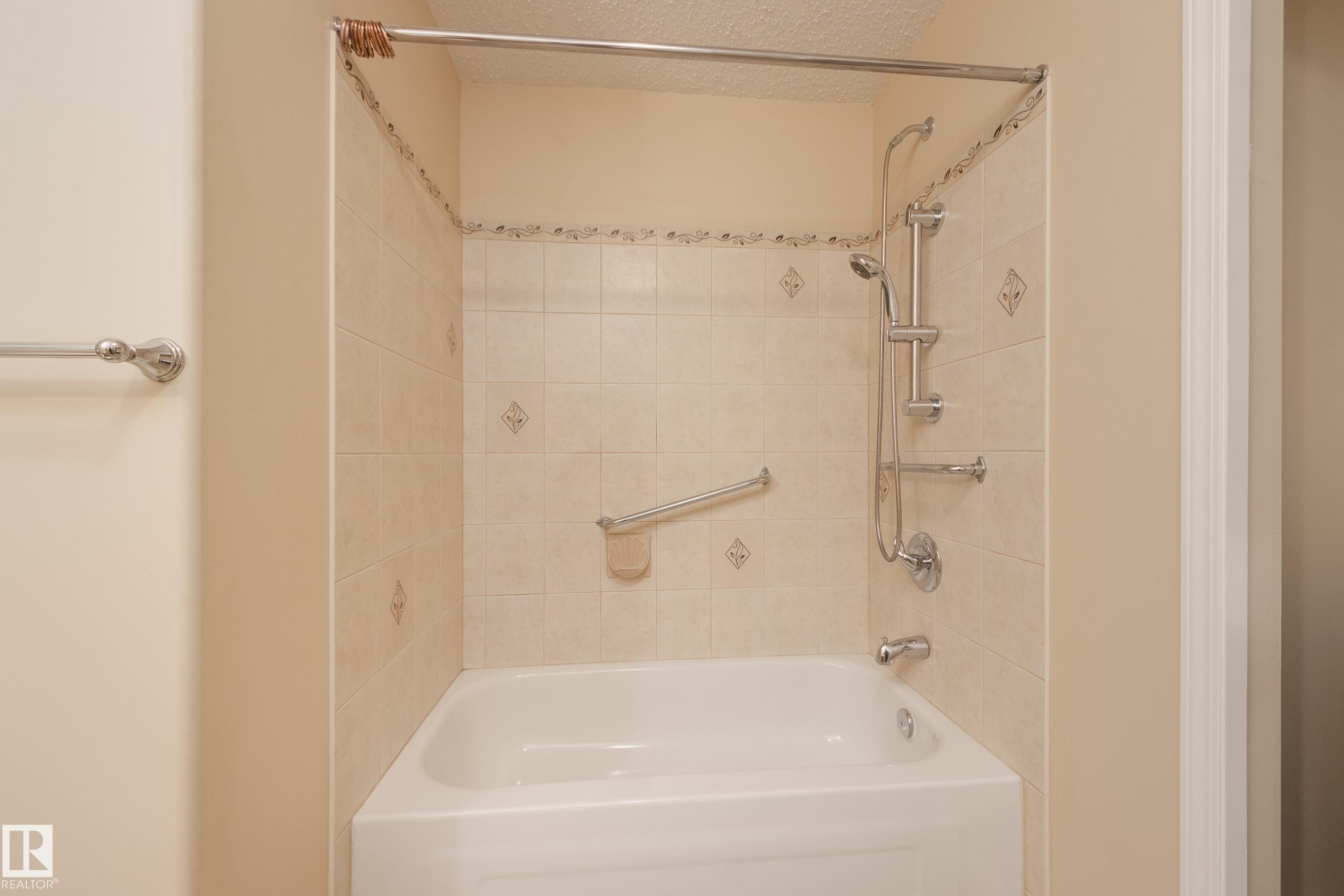#2 1850 Mill Woods Rd E Nw, Edmonton, AB - Indoor Photo Showing Bathroom