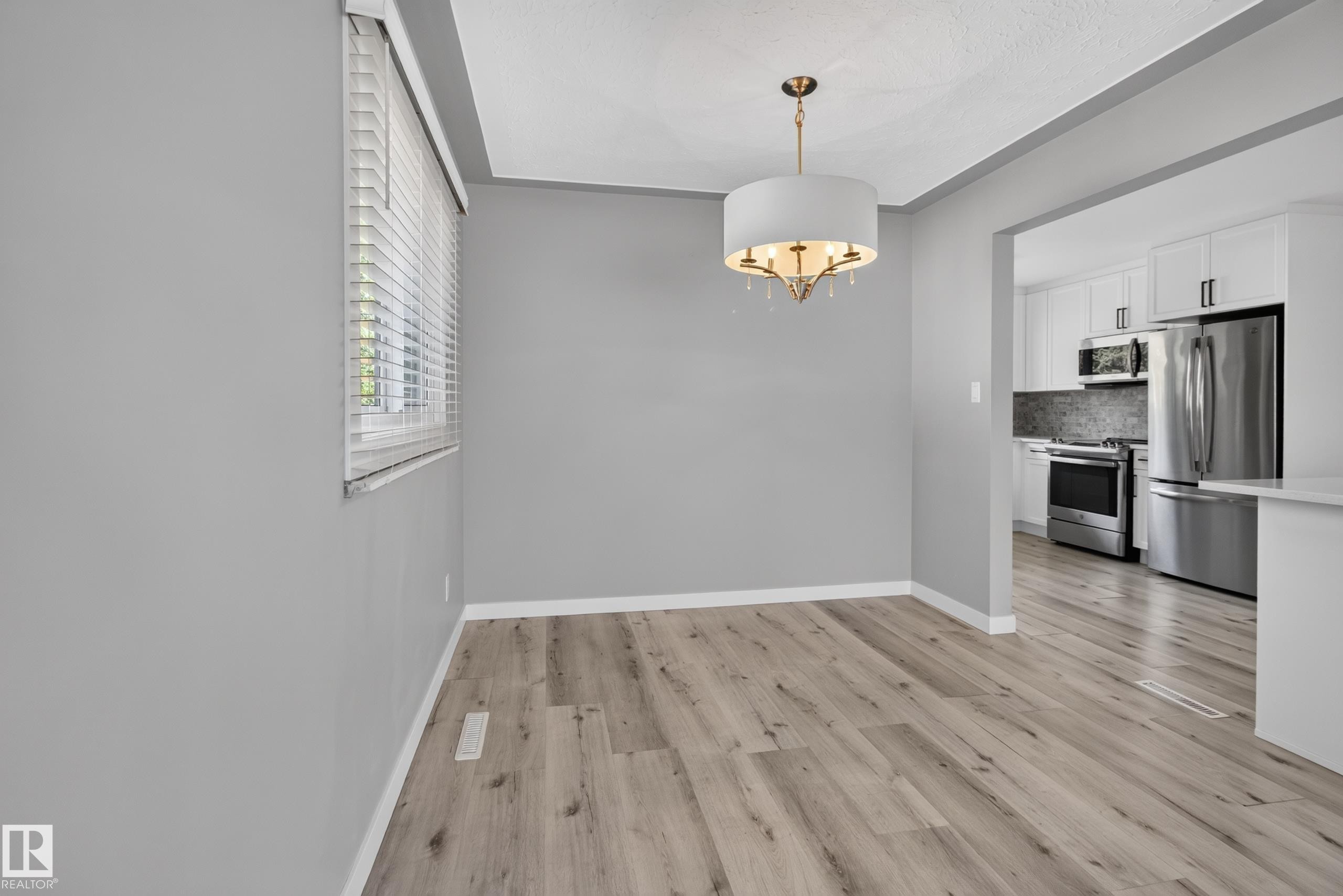 7108 90 Avenue Nw, Edmonton, AB - Indoor Photo Showing Kitchen