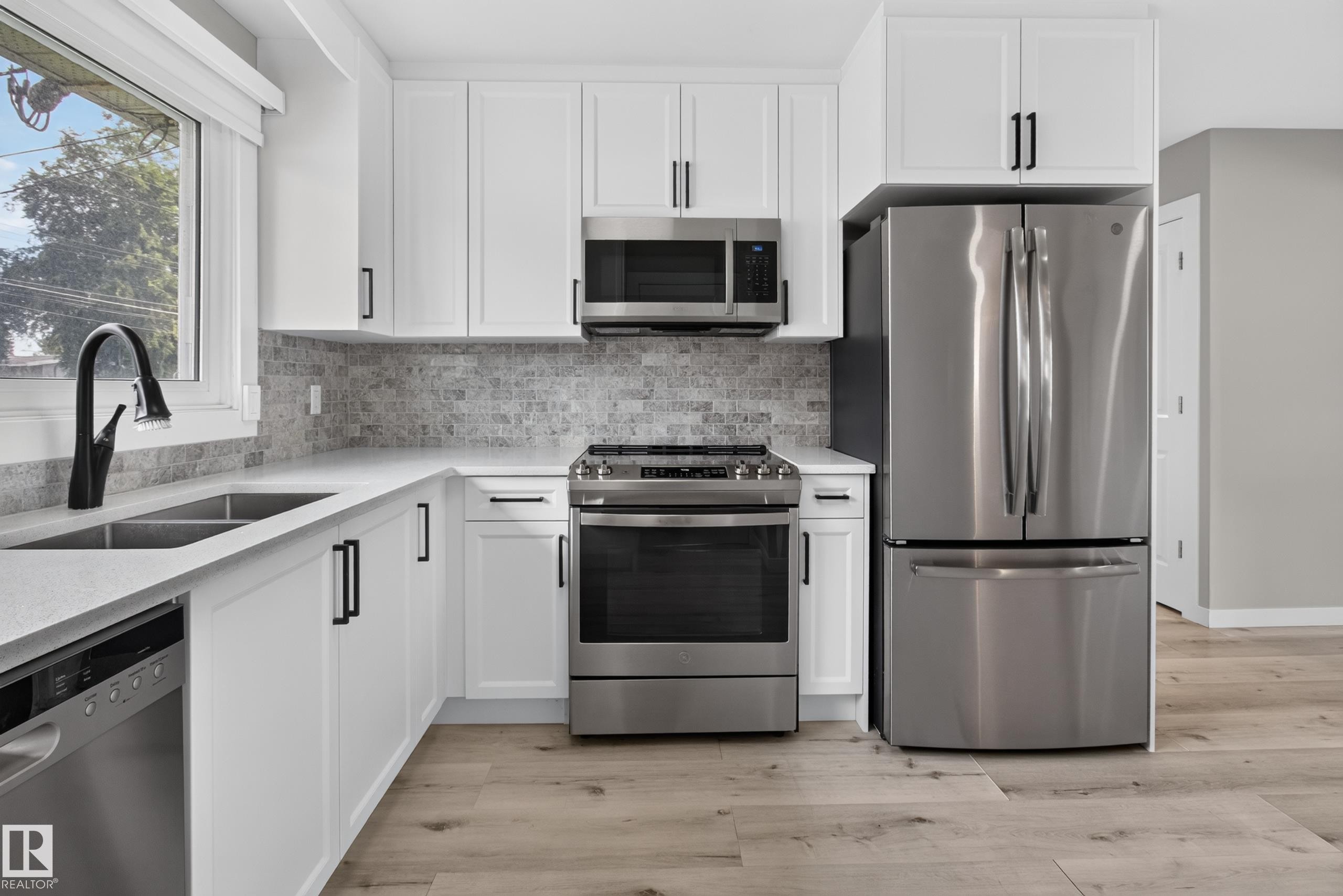 7108 90 Avenue Nw, Edmonton, AB - Indoor Photo Showing Kitchen With Stainless Steel Kitchen With Double Sink With Upgraded Kitchen