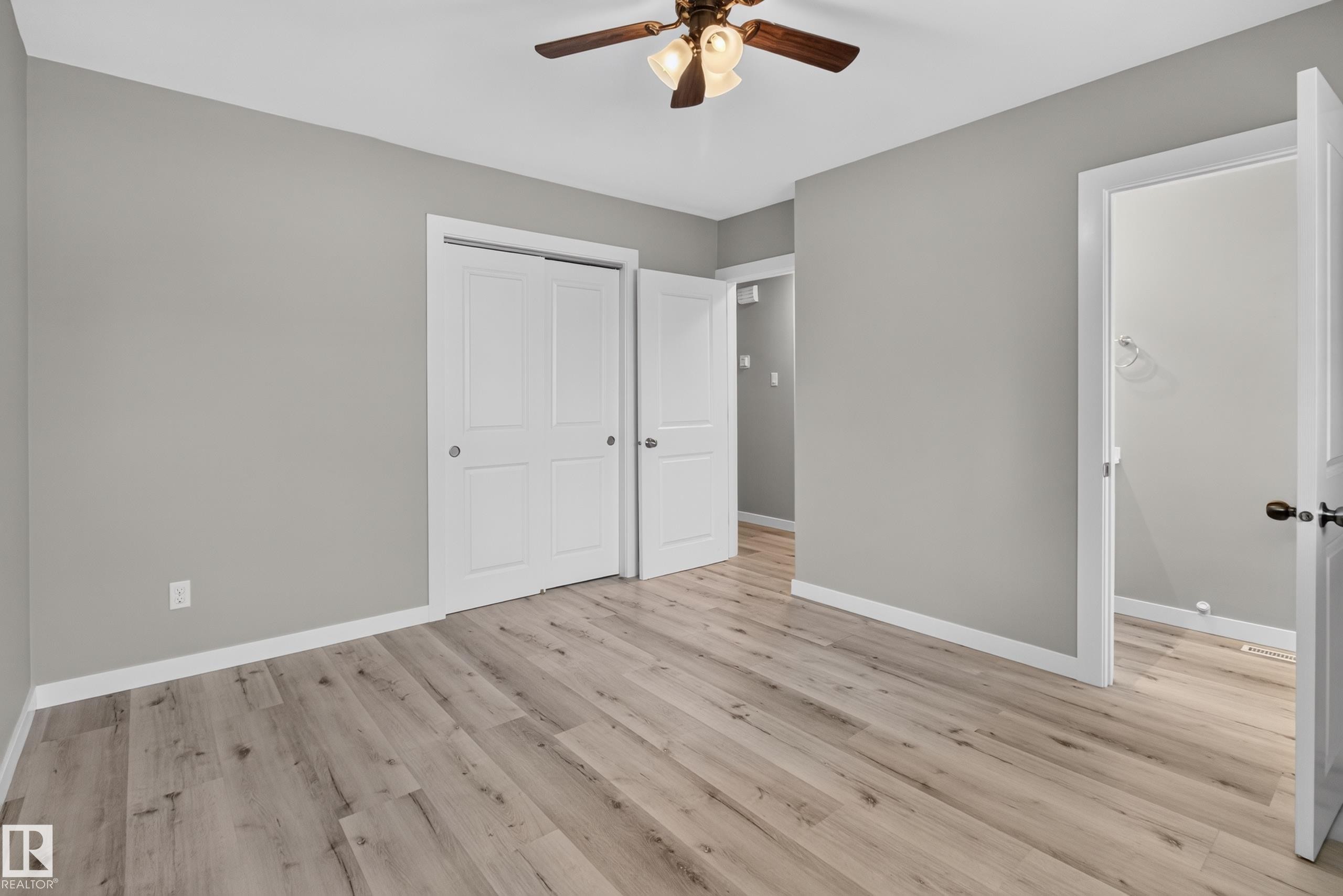 7108 90 Avenue Nw, Edmonton, AB - Indoor Photo Showing Other Room