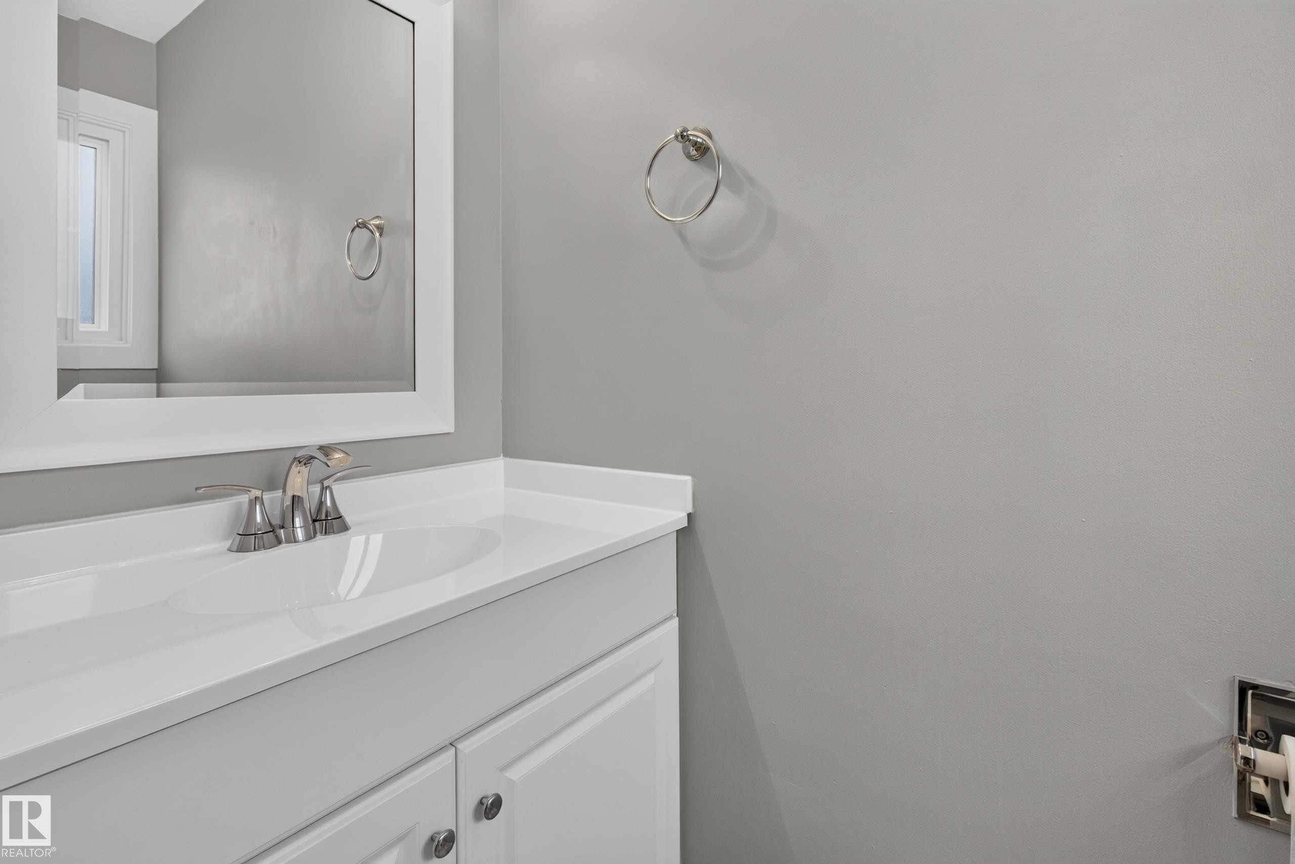 7108 90 Avenue Nw, Edmonton, AB - Indoor Photo Showing Bathroom