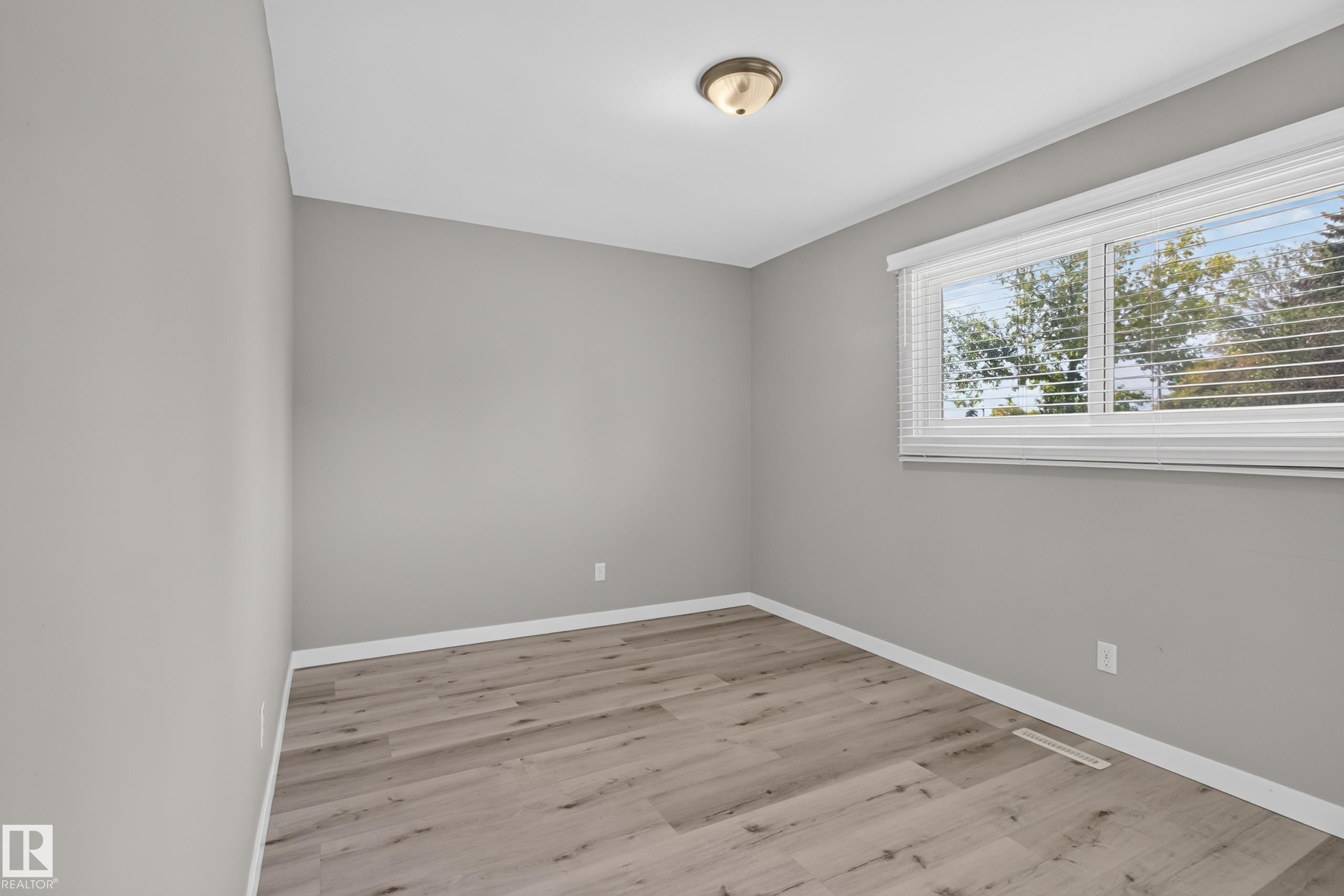 7108 90 Avenue Nw, Edmonton, AB - Indoor Photo Showing Other Room