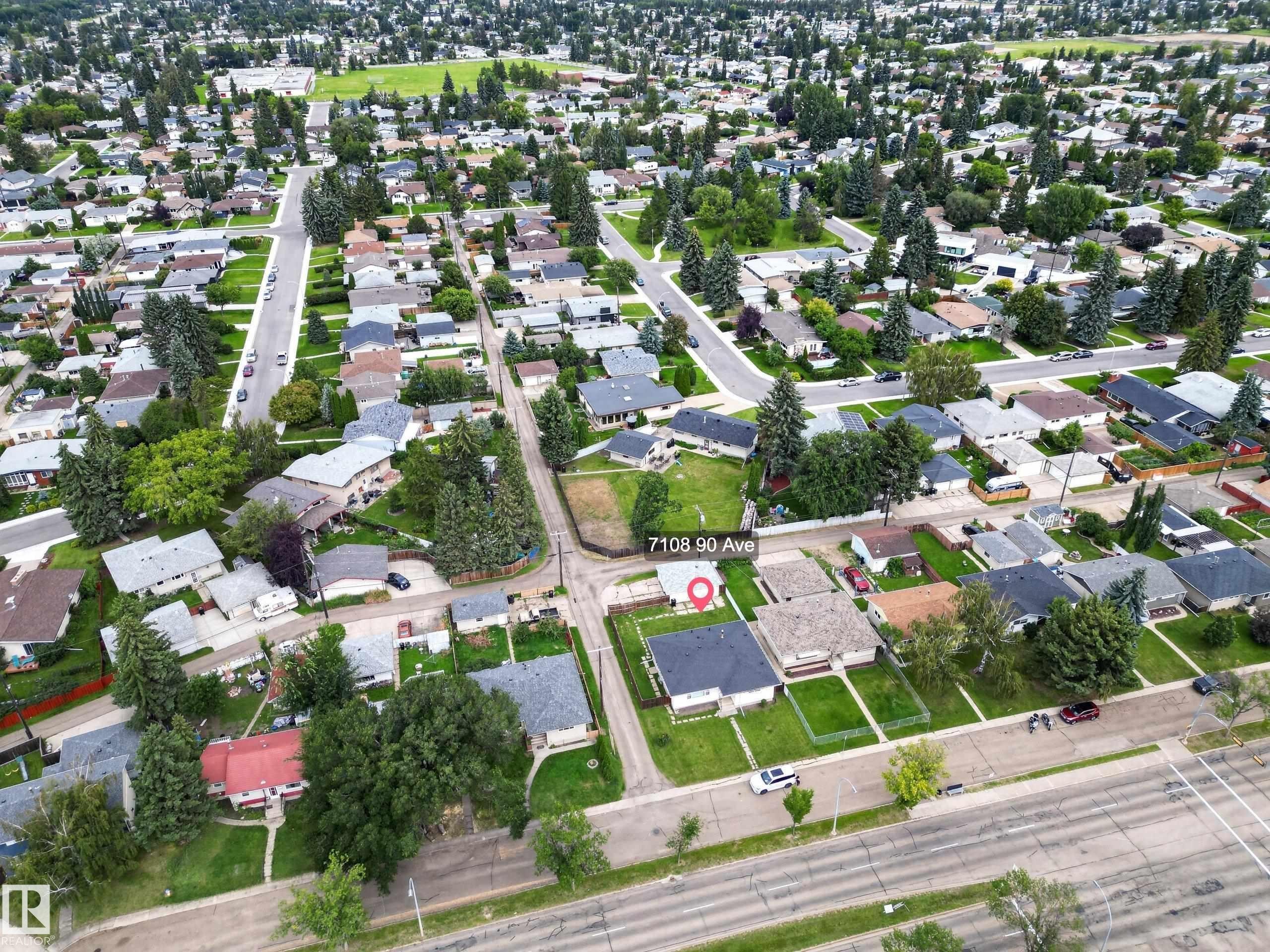 7108 90 Avenue Nw, Edmonton, AB - With View