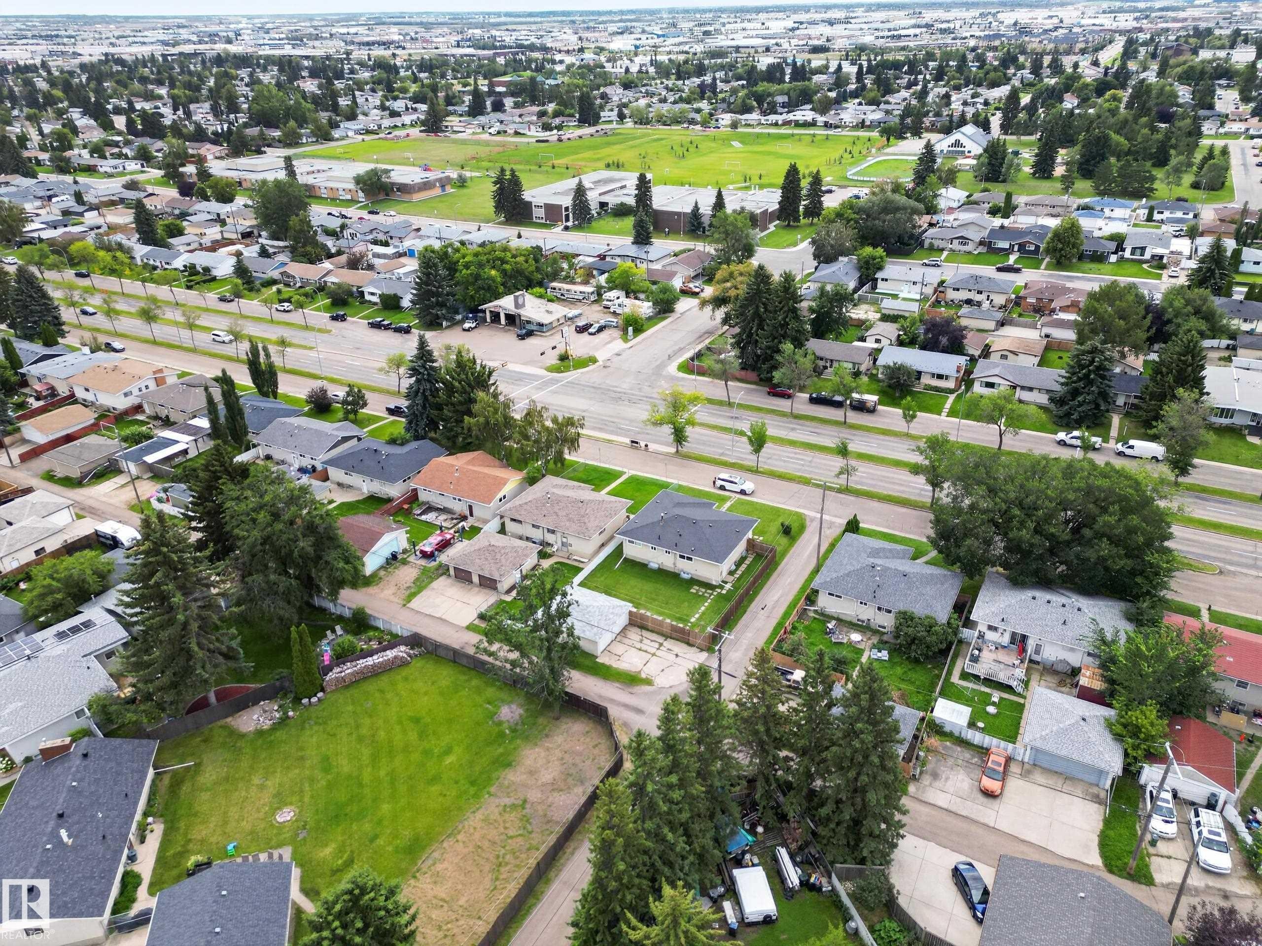 7108 90 Avenue Nw, Edmonton, AB - Outdoor With View