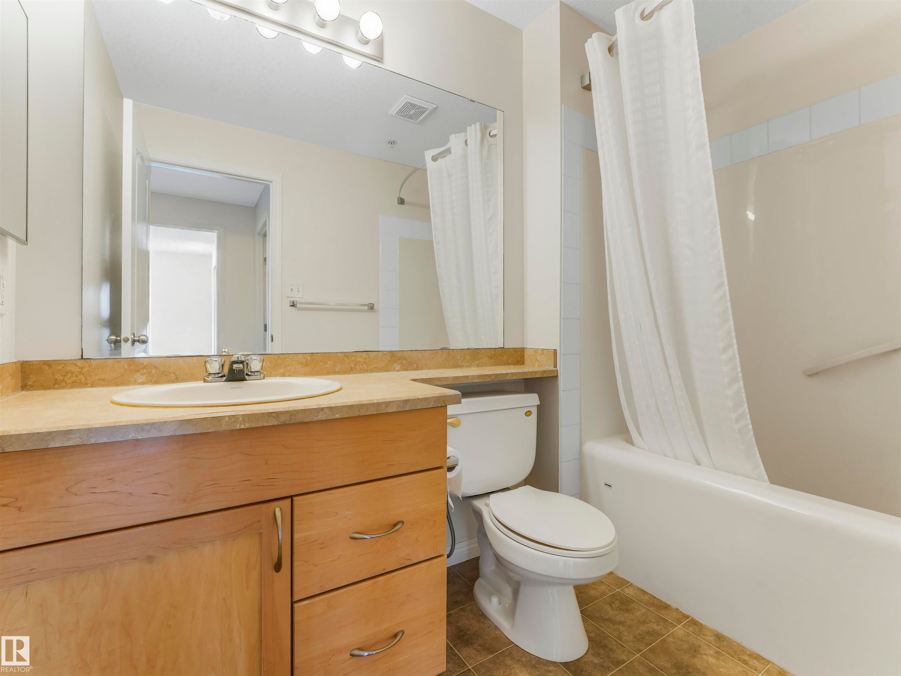 #216 111 Edwards Dr Sw, Edmonton, AB - Indoor Photo Showing Bathroom