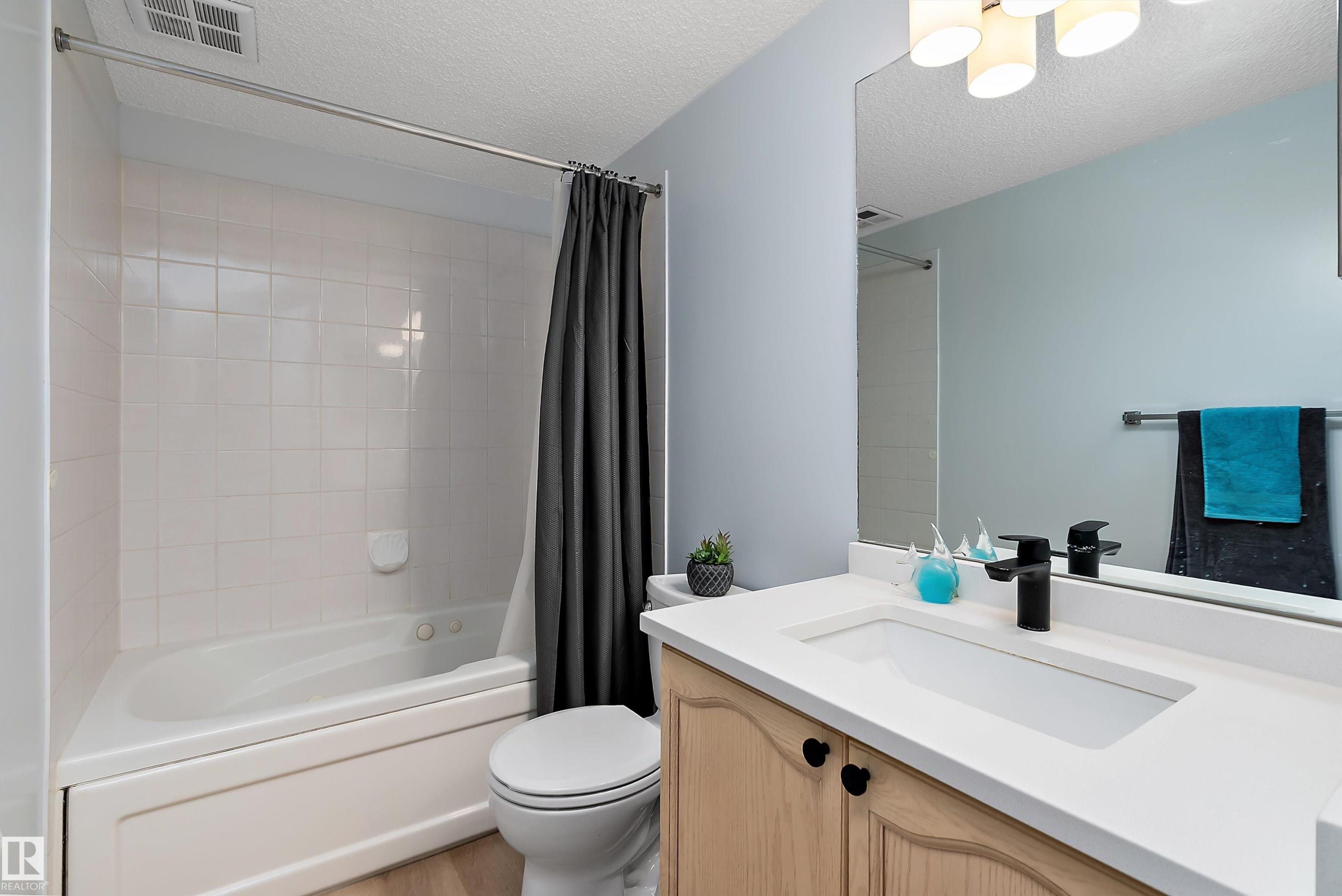#124 15499 Castle Downs Rd Nw, Edmonton, AB - Indoor Photo Showing Bathroom