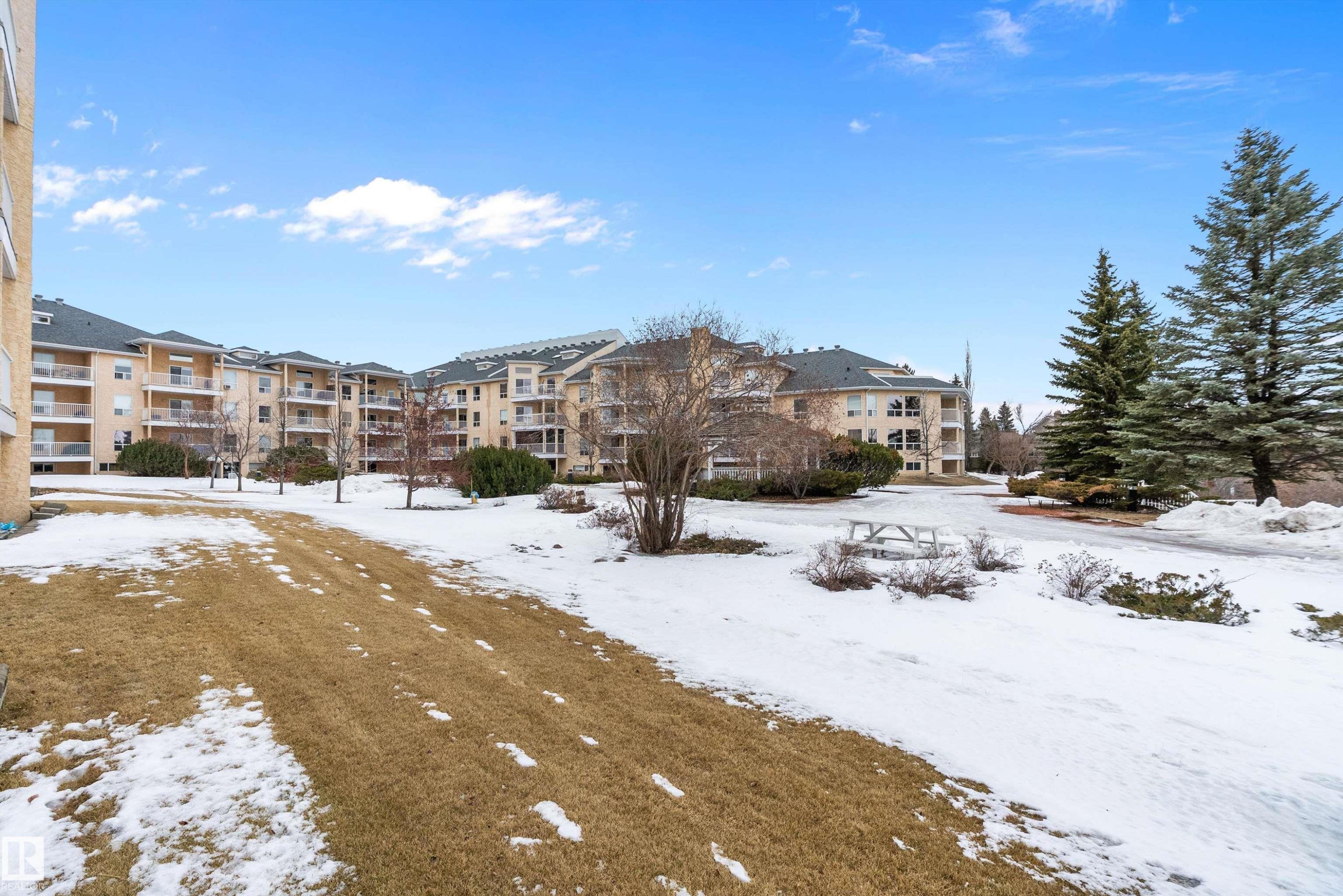 #124 15499 Castle Downs Rd Nw, Edmonton, AB - Outdoor