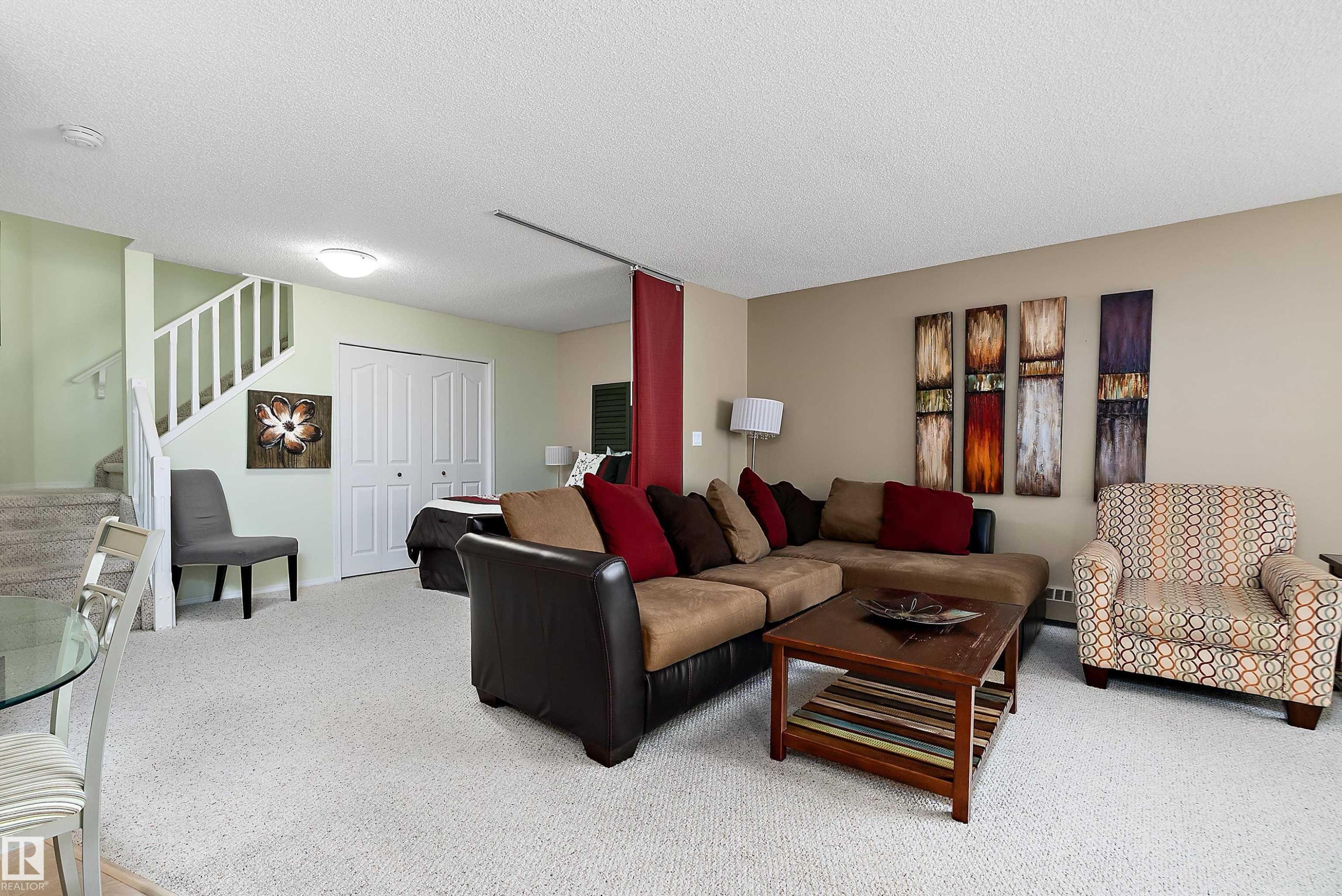 #124 15499 Castle Downs Rd Nw, Edmonton, AB - Indoor Photo Showing Living Room