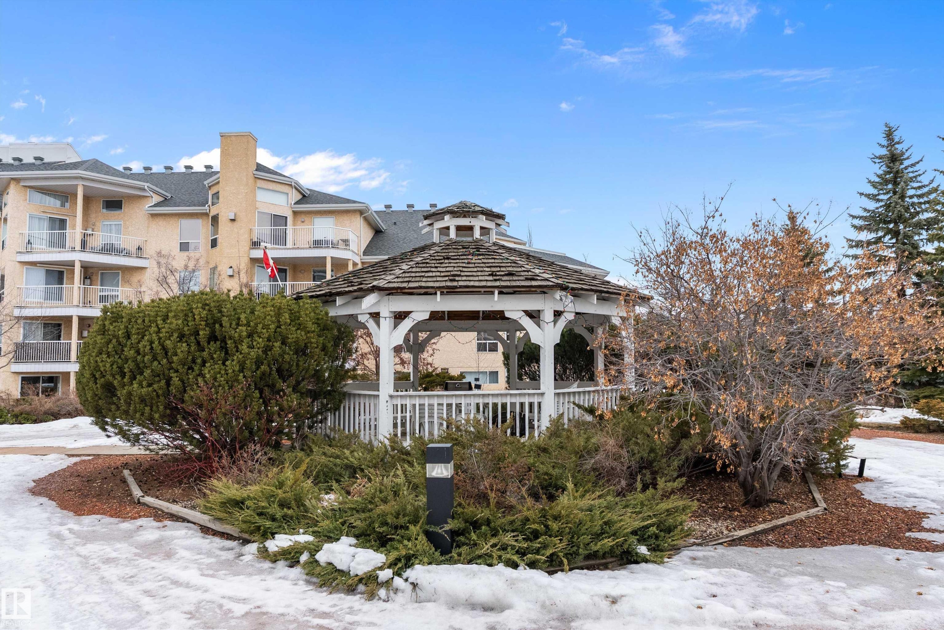 #124 15499 Castle Downs Rd Nw, Edmonton, AB - Outdoor