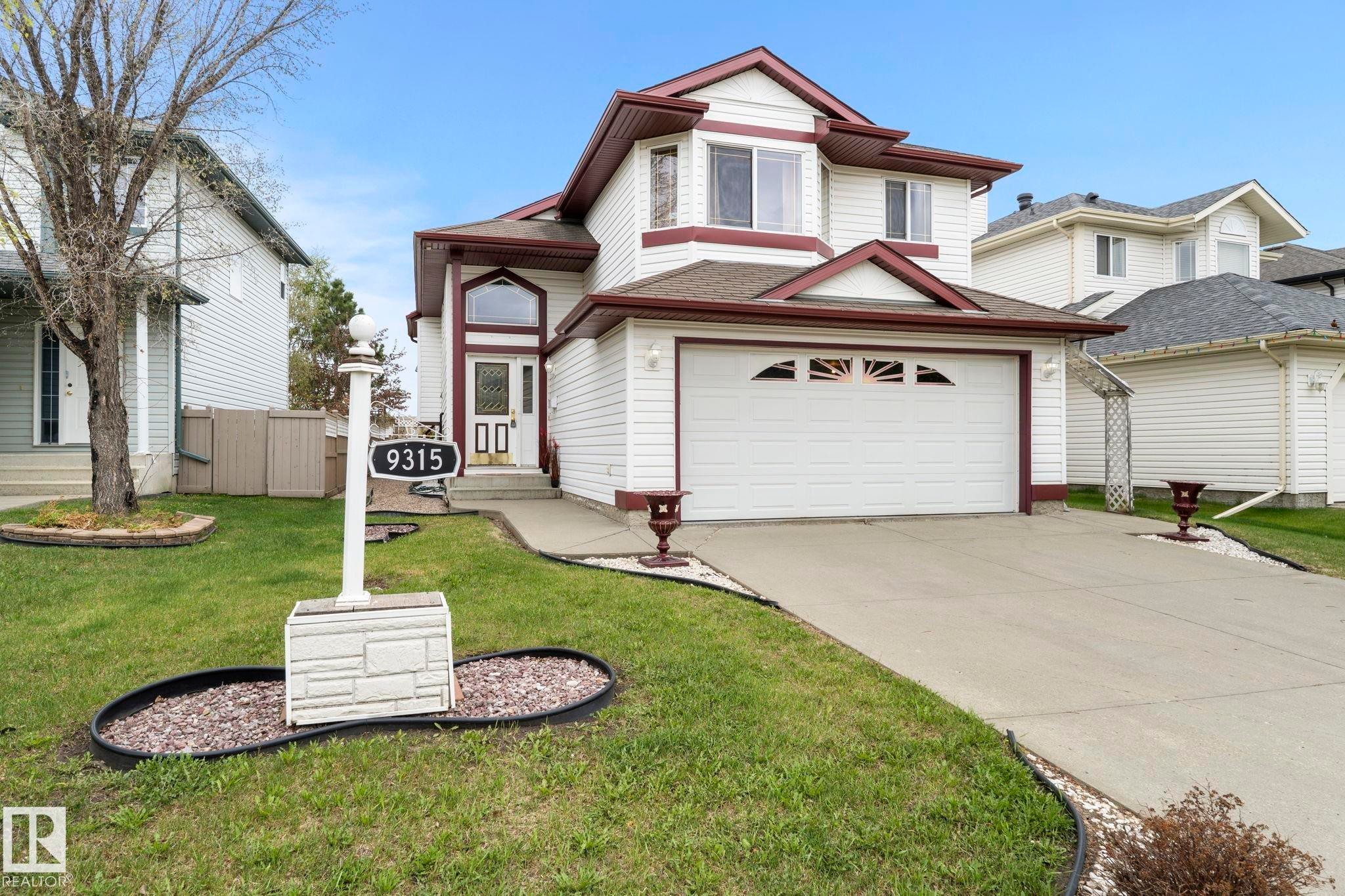 9315 162 Avenue Nw, Edmonton, AB - Outdoor
