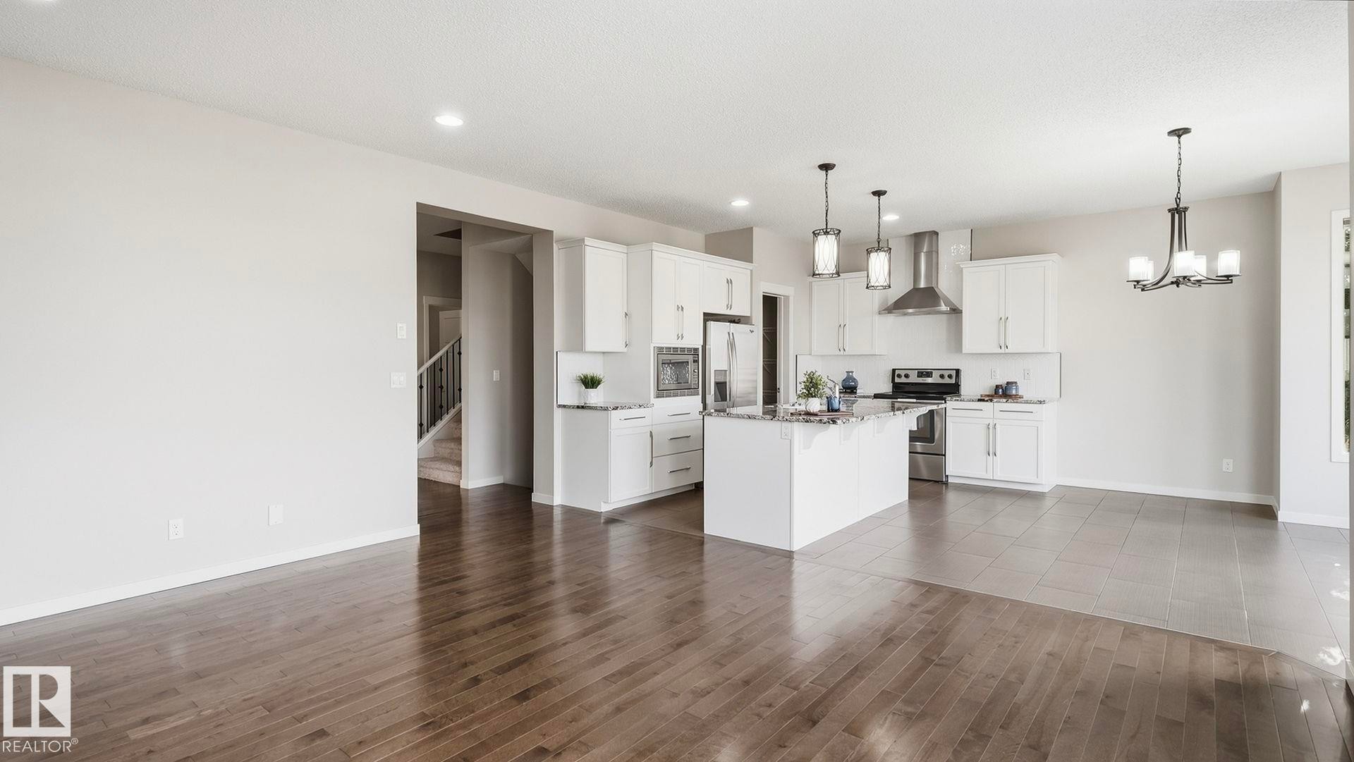 1832 56 Street Sw, Edmonton, AB - Indoor Photo Showing Kitchen With Upgraded Kitchen