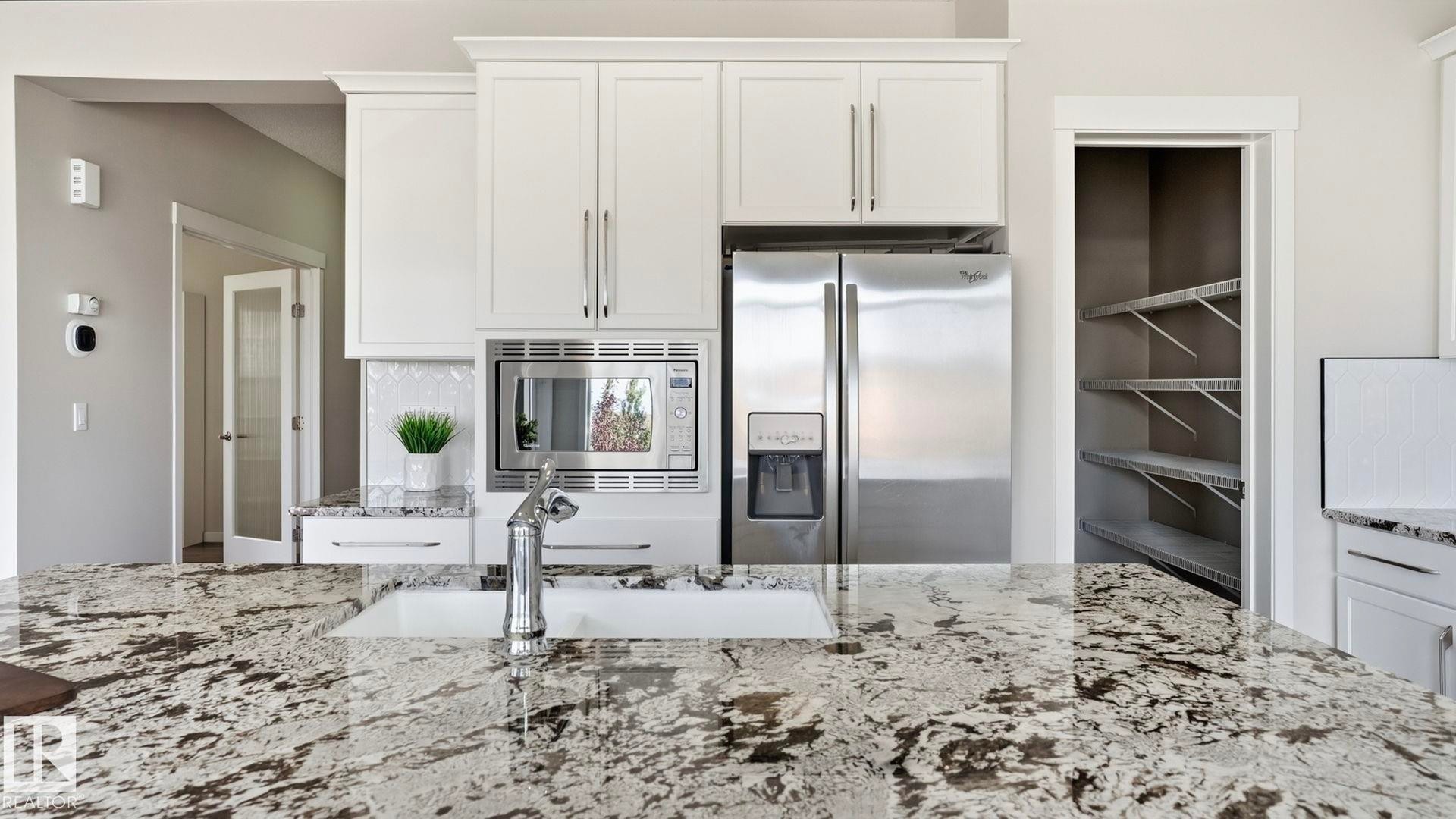 1832 56 Street Sw, Edmonton, AB - Indoor Photo Showing Kitchen
