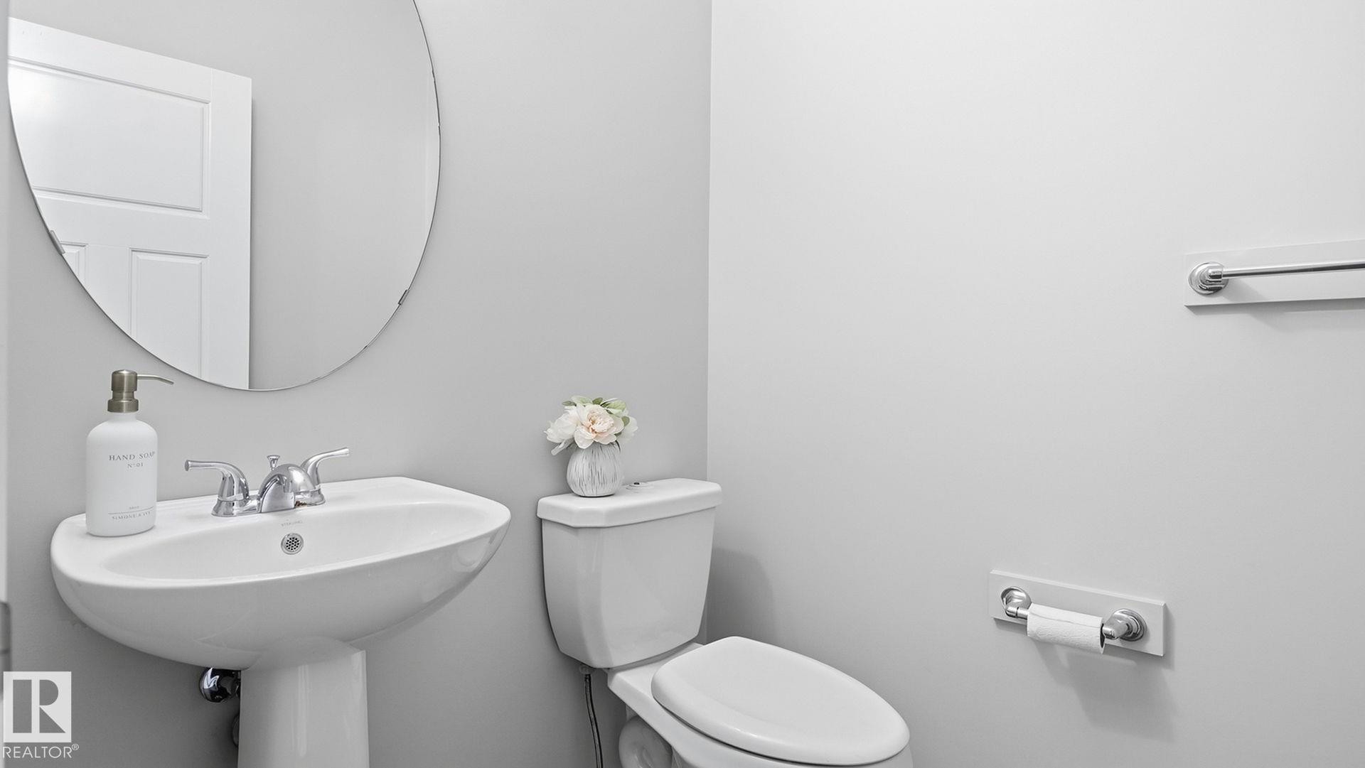 1832 56 Street Sw, Edmonton, AB - Indoor Photo Showing Bathroom