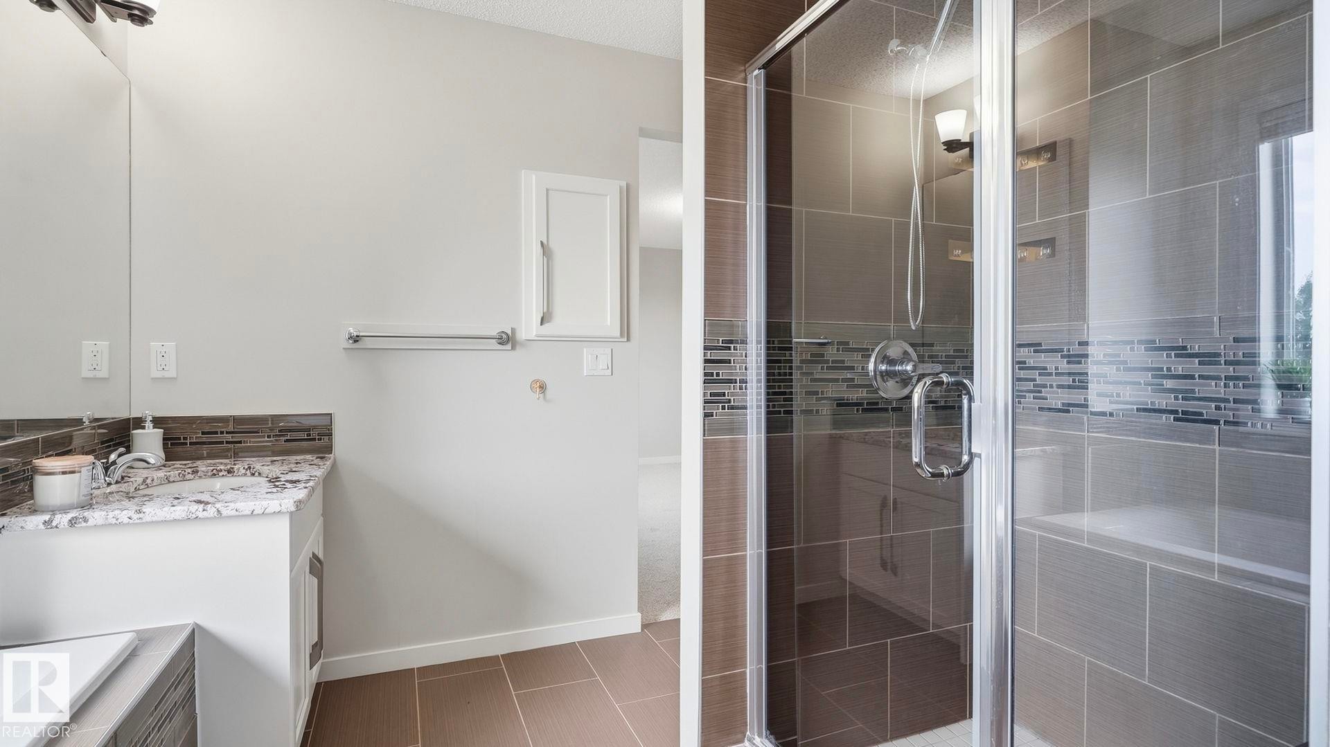 1832 56 Street Sw, Edmonton, AB - Indoor Photo Showing Bathroom