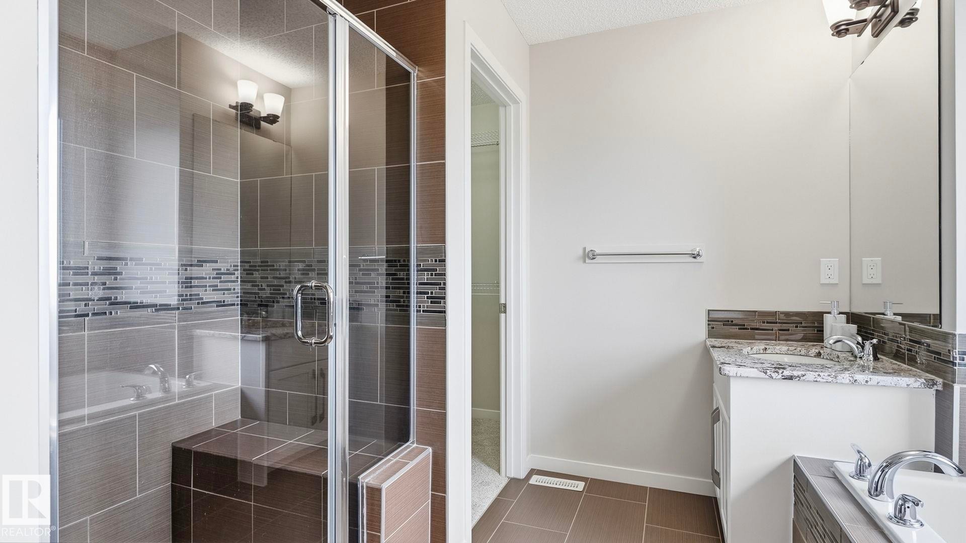1832 56 Street Sw, Edmonton, AB - Indoor Photo Showing Bathroom