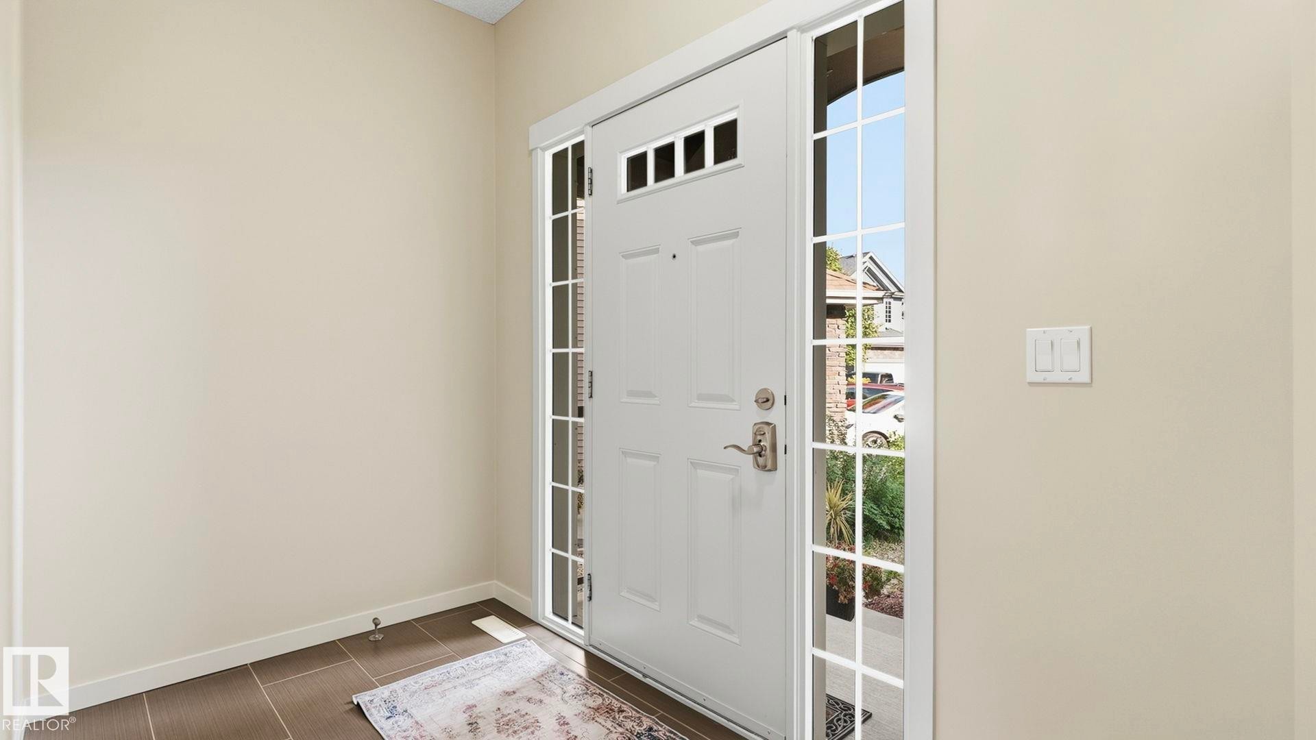 1832 56 Street Sw, Edmonton, AB - Indoor Photo Showing Other Room