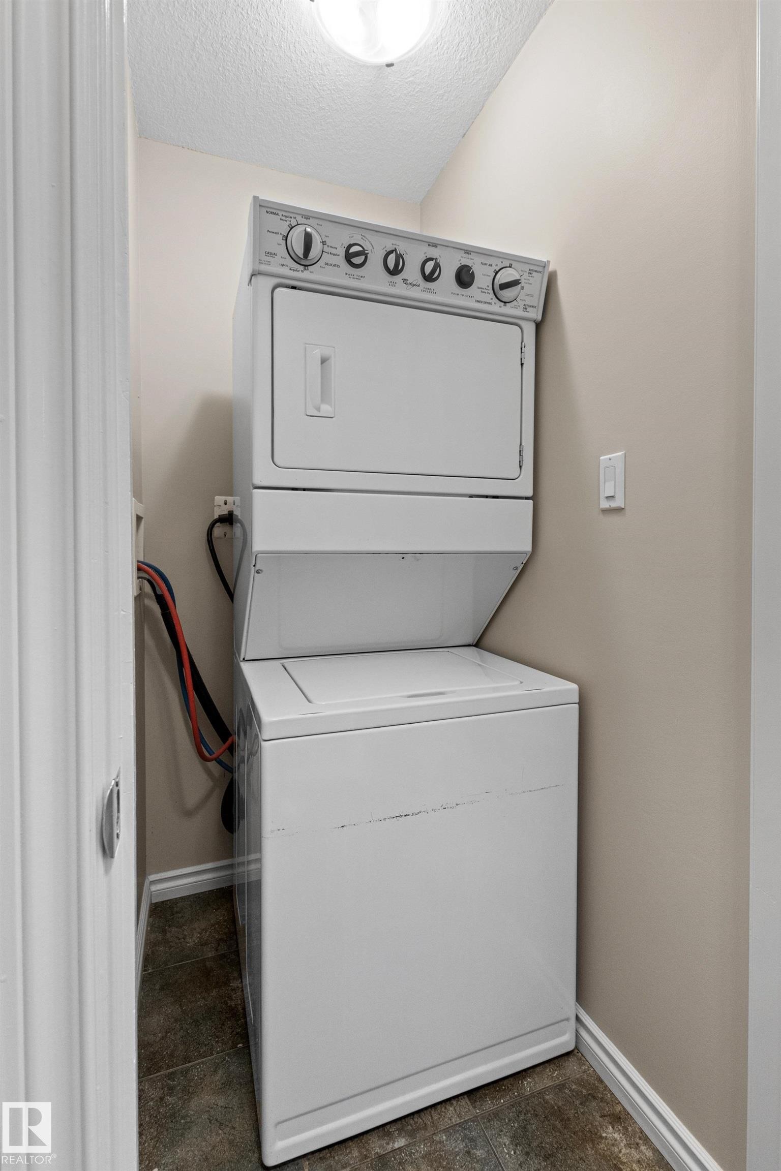 Laundry room - 10634 155 Street Nw, Edmonton, AB - Indoor Photo Showing Laundry Room