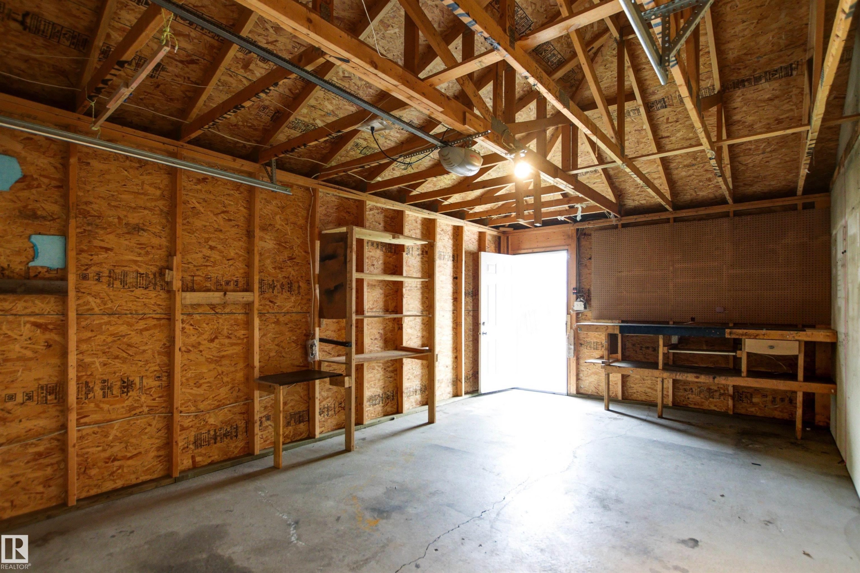 10634 155 Street Nw, Edmonton, AB - Indoor Photo Showing Garage